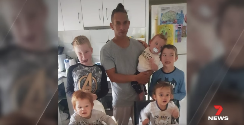 Wayne Godinet et ses cinq fils | Source : Facebook.com/7NEWS Brisbane