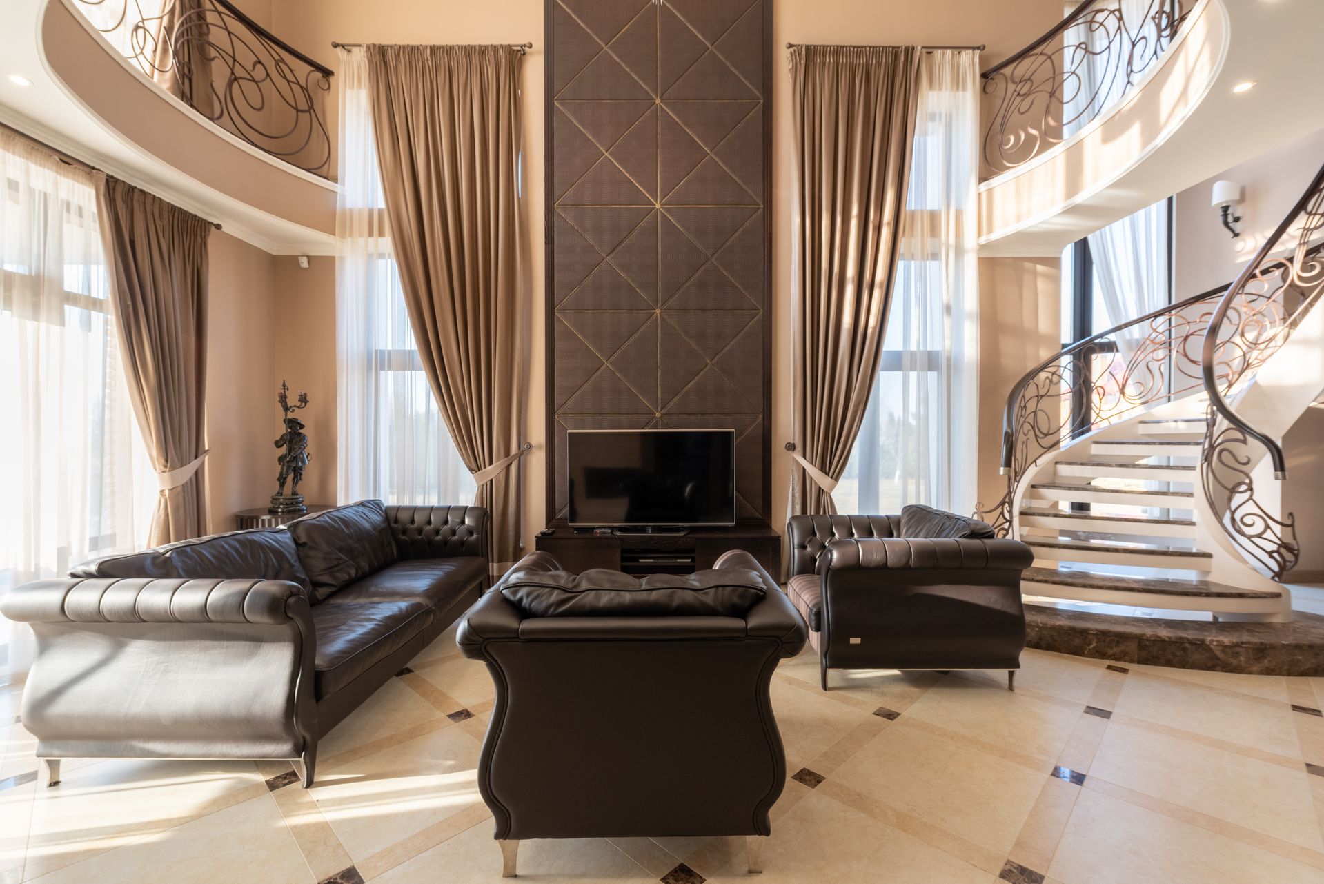Canapés dans une maison | Source : Pexels