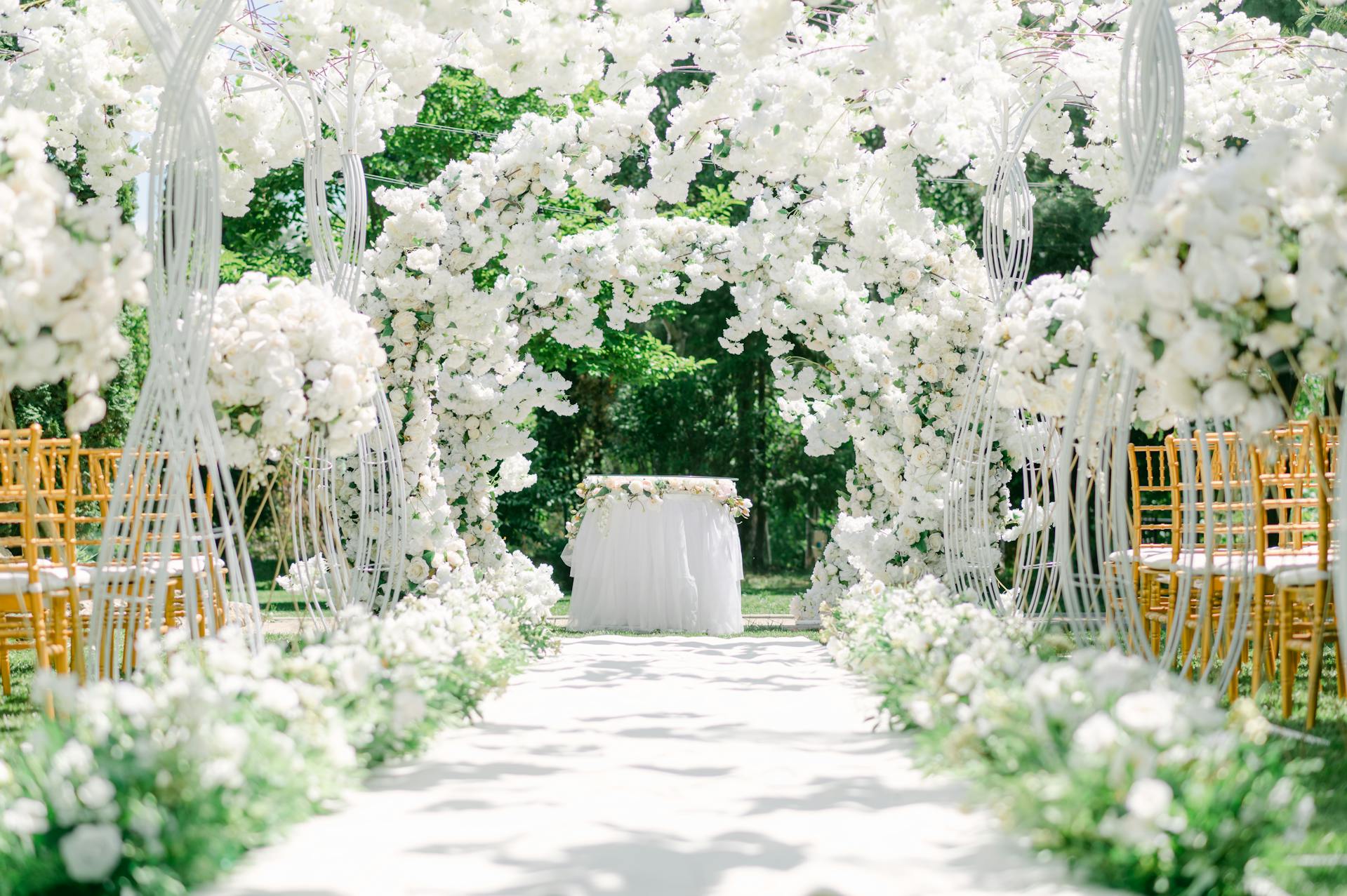 Une installation de mariage dans un jardin | Source : Pexels