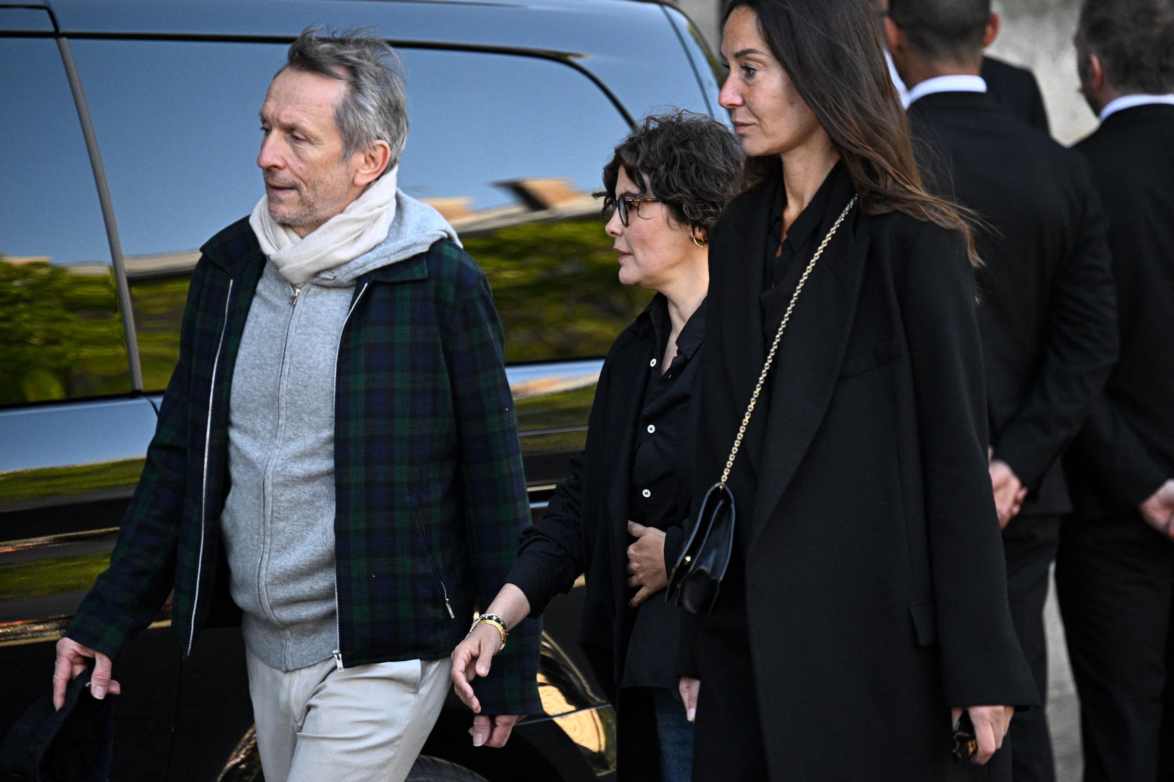 Le producteur français Philippe Martin et l'actrice française Audrey Tautou arrivent pour assister aux funérailles de l'actrice française Nathalie Baye à l'église Saint-Sulpice à Paris, le 24 avril 2026. La star de cinéma française Nathalie Baye est décédée à Paris le 17 avril 2026, à l'âge de 77 ans I Source : Getty Images