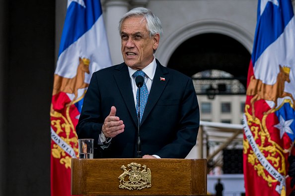 Le Président du Chili, Sebastián Piñera, prononce une conférence de presse au Palais La Moneda, à Santiago du Chili. | Photo : Getty Images