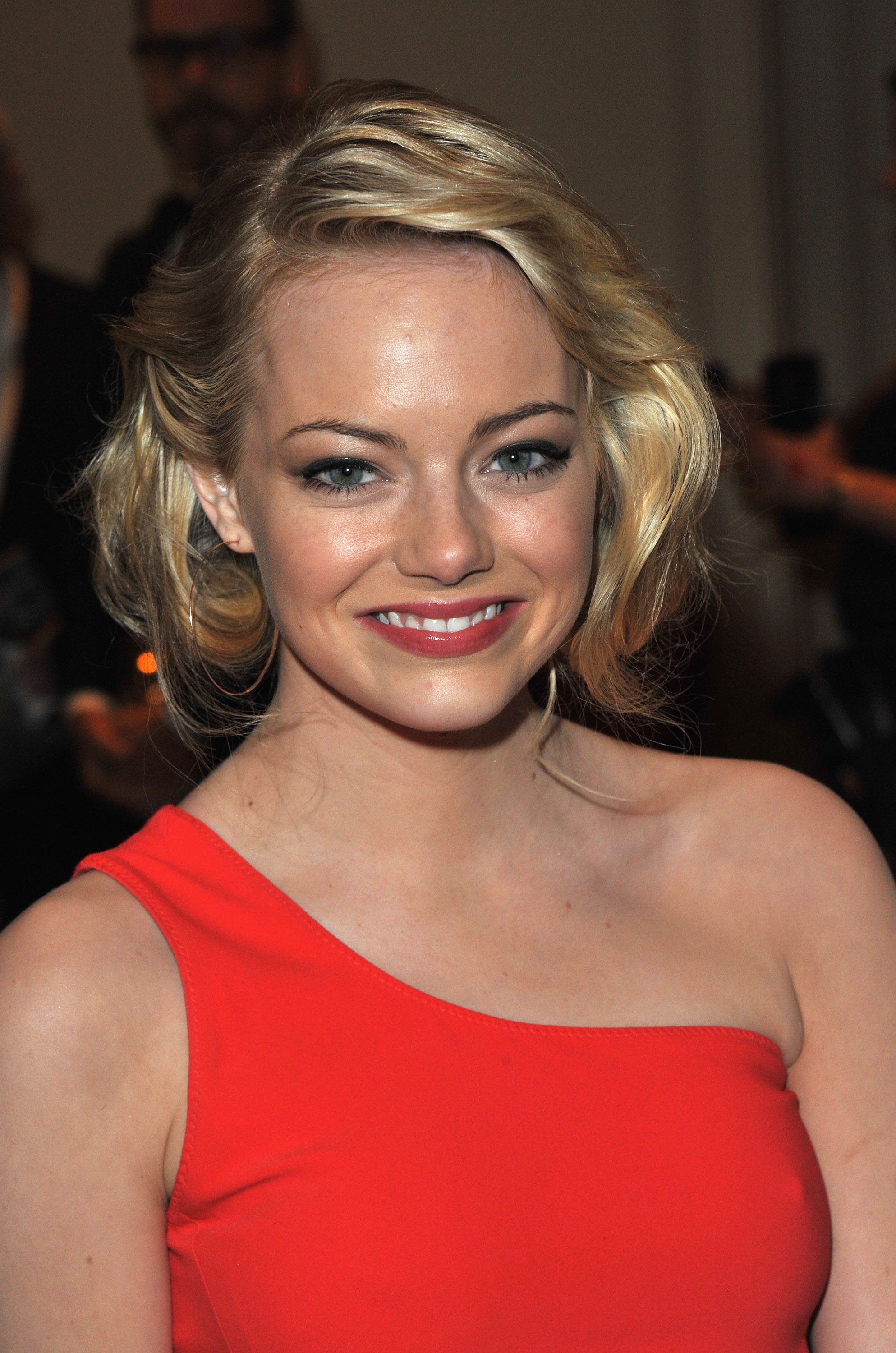 Emma Stone lors de l'after-party officielle des Orange British Academy Film Awards au Grosvenor House, le 13 février 2011, à Londres, en Angleterre. | Source : Getty Images