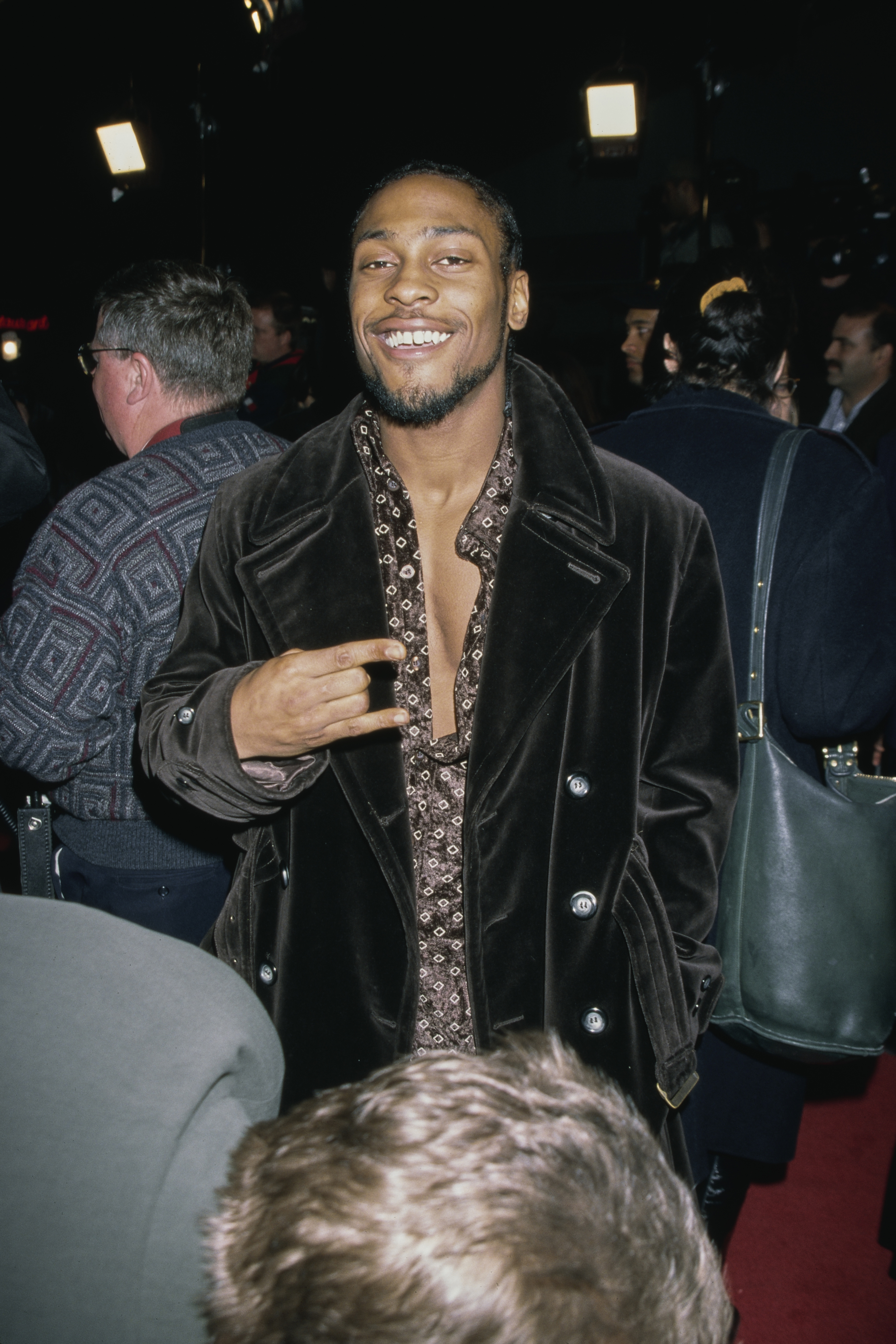 D'Angelo assiste à la première hollywoodienne de « Jackie Brown » le 11 décembre 1997. | Source: Getty Images