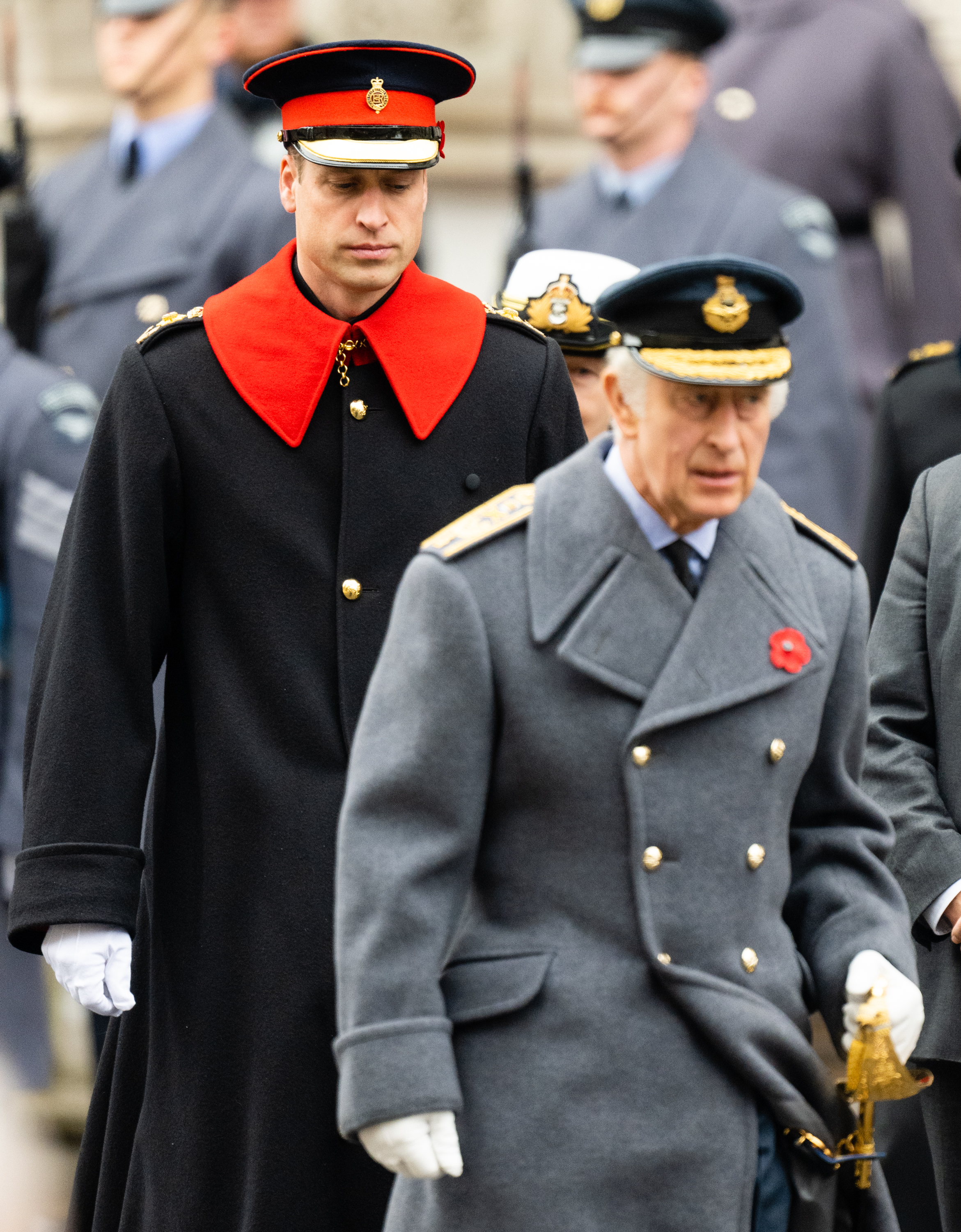 Le prince William et le roi Charles III lors du service national du souvenir au cénotaphe le 12 novembre 2023 à Londres, Angleterre | Source : Getty Images