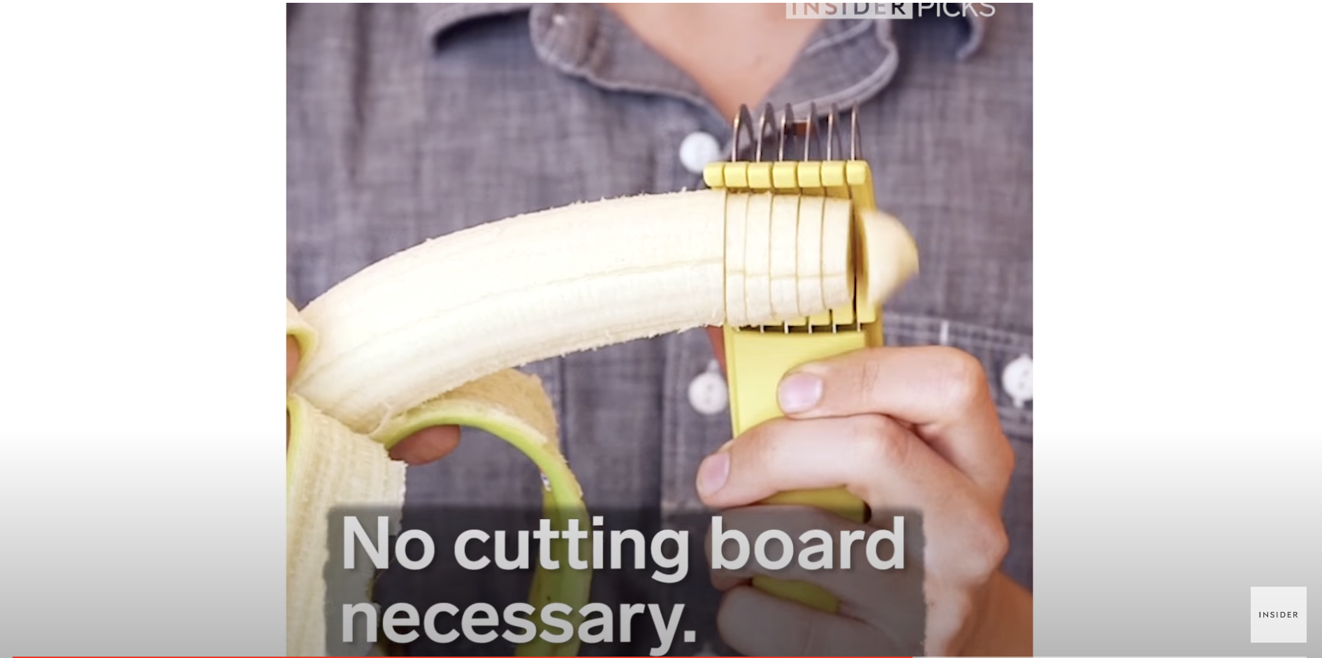 Un coupeur de bananes | Source : YouTube/Insider