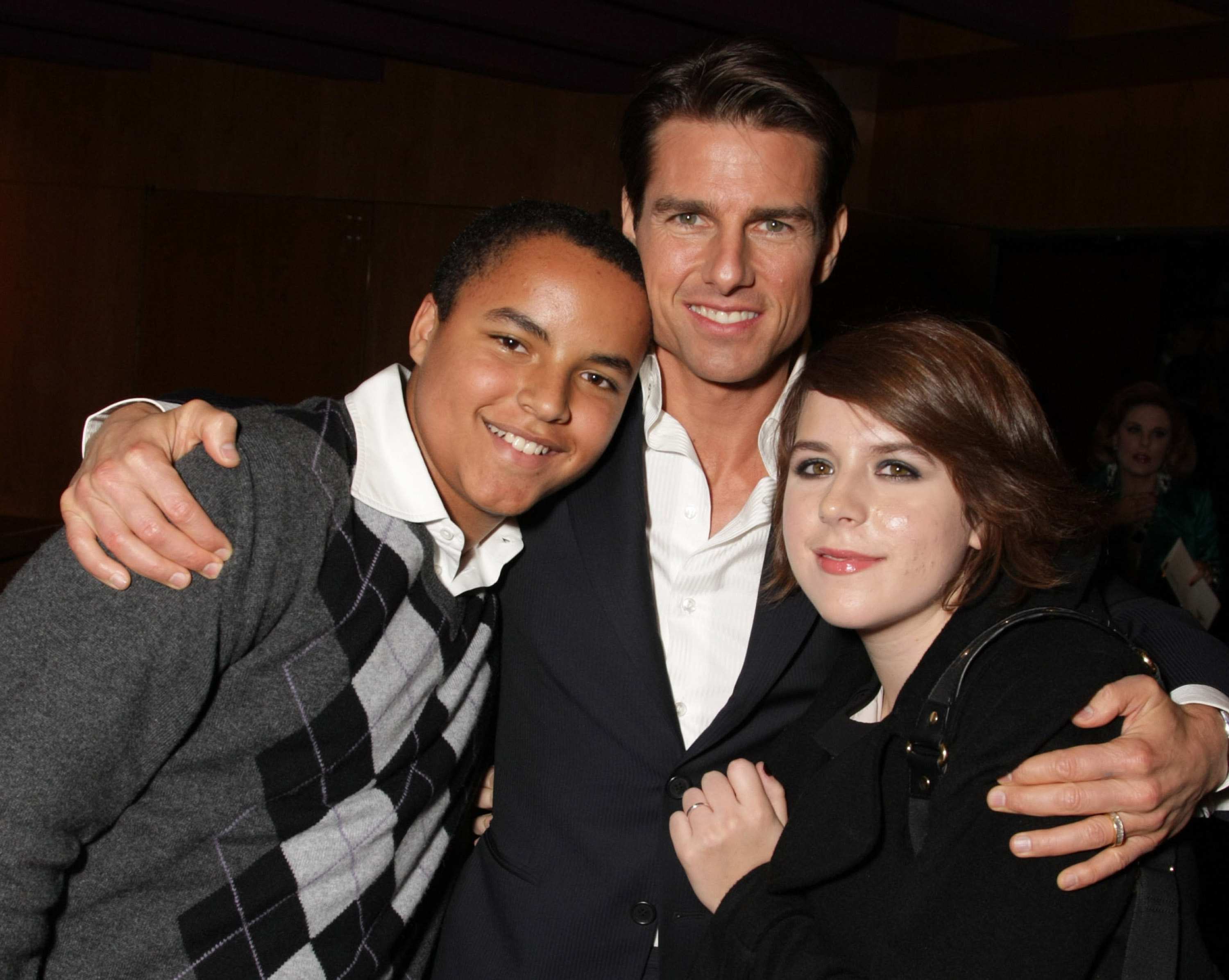 Connor Cruise, Tom Cruise et Isabella Cruise à la première de 'Valkyrie' de United Artists Pictures et MGM à Los Angeles, Californie, le 18 décembre 2008. | Source : Getty Images