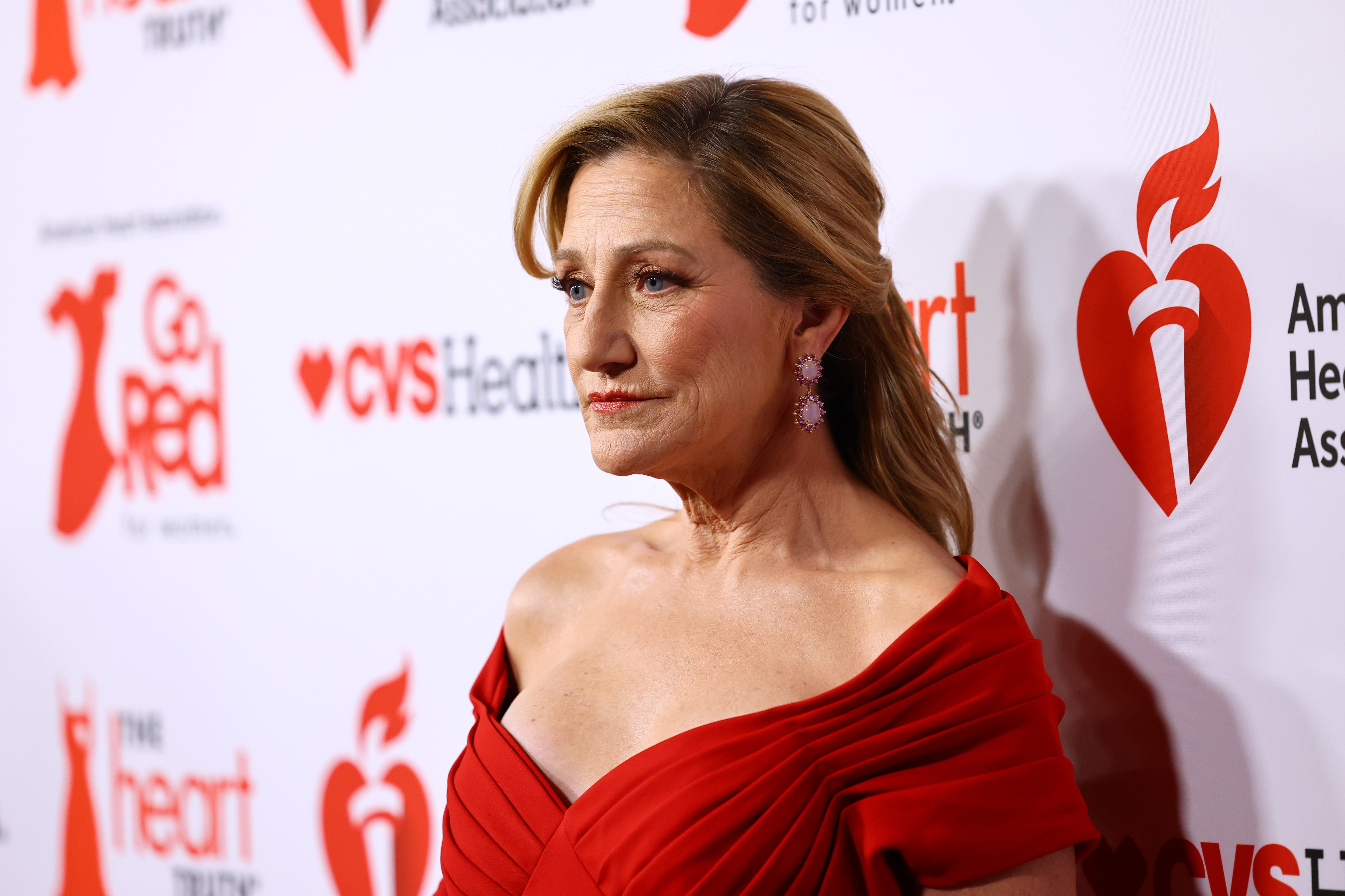 Ses enfants n'étaient pas intéressés par le spectacle. Sur cette photo, Edie Falco assistait au gala « Red Dress Collection & Concert » de l'American Heart Association, le 29 janvier 2026, à New York, dans l'État de New York. | Source : Getty Images