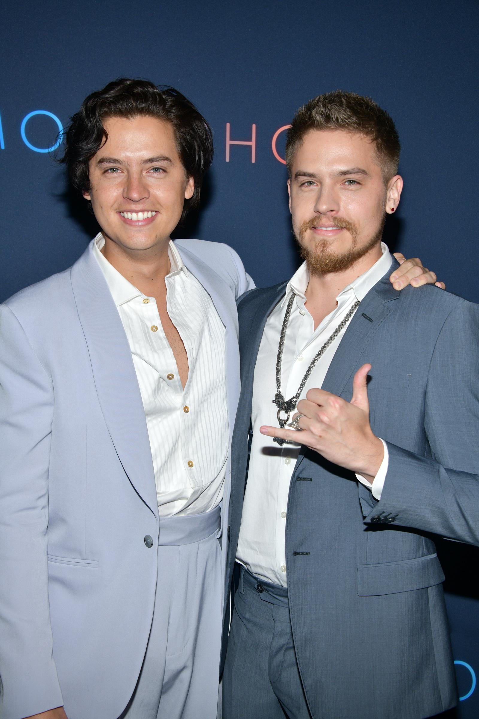 Cole et Dylan Sprouse lors de la projection spéciale de "Moonshot" le 23 mars 2022, à West Hollywood, en Californie. | Source : Getty Images