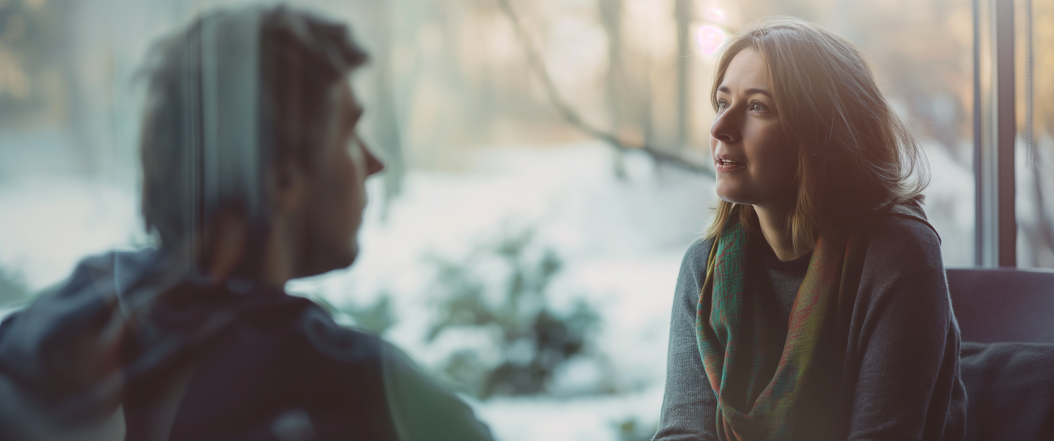 Une femme qui parle à un homme | Source : Midjourney