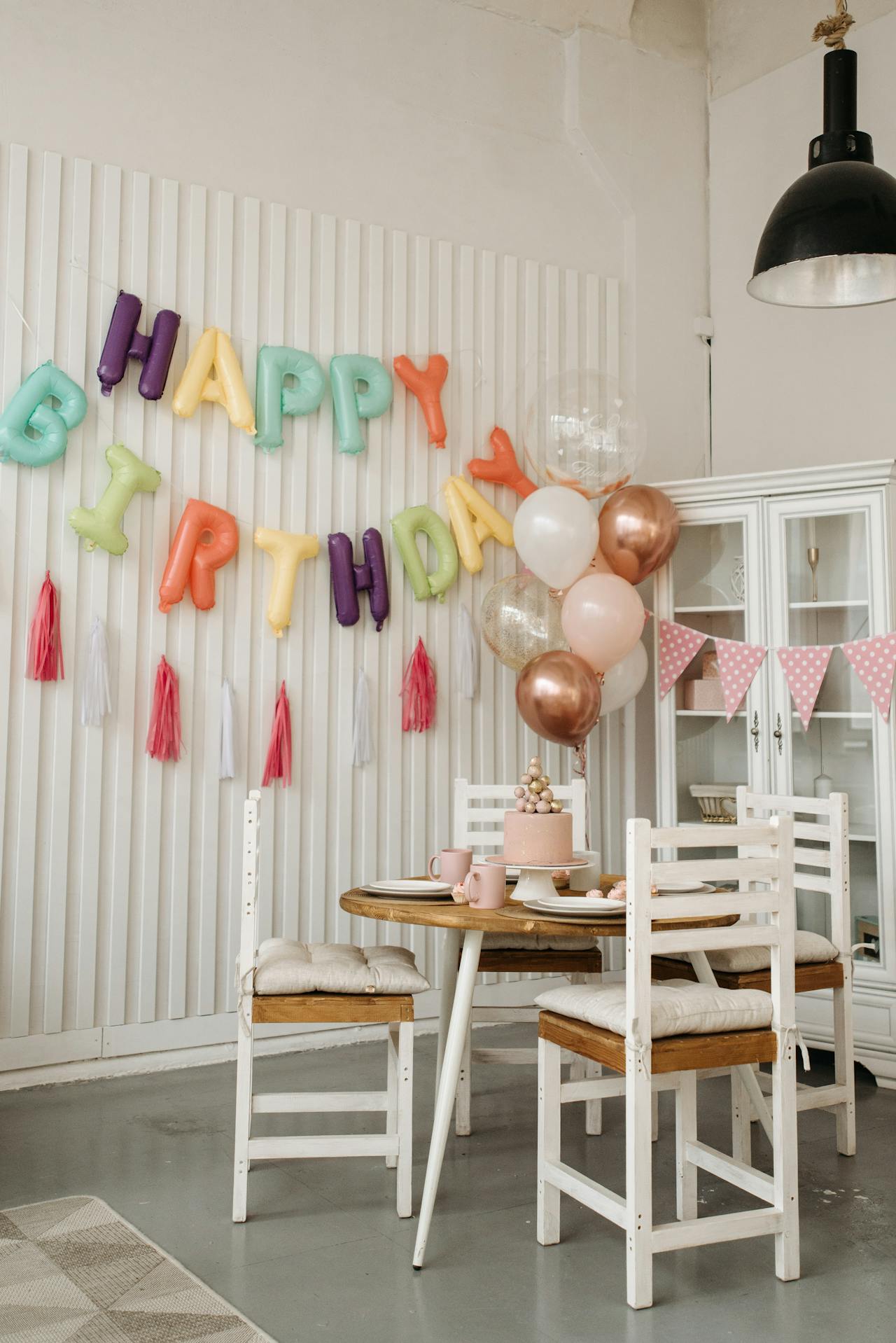 Mise en place d'une fête d'anniversaire | Source : Pexels