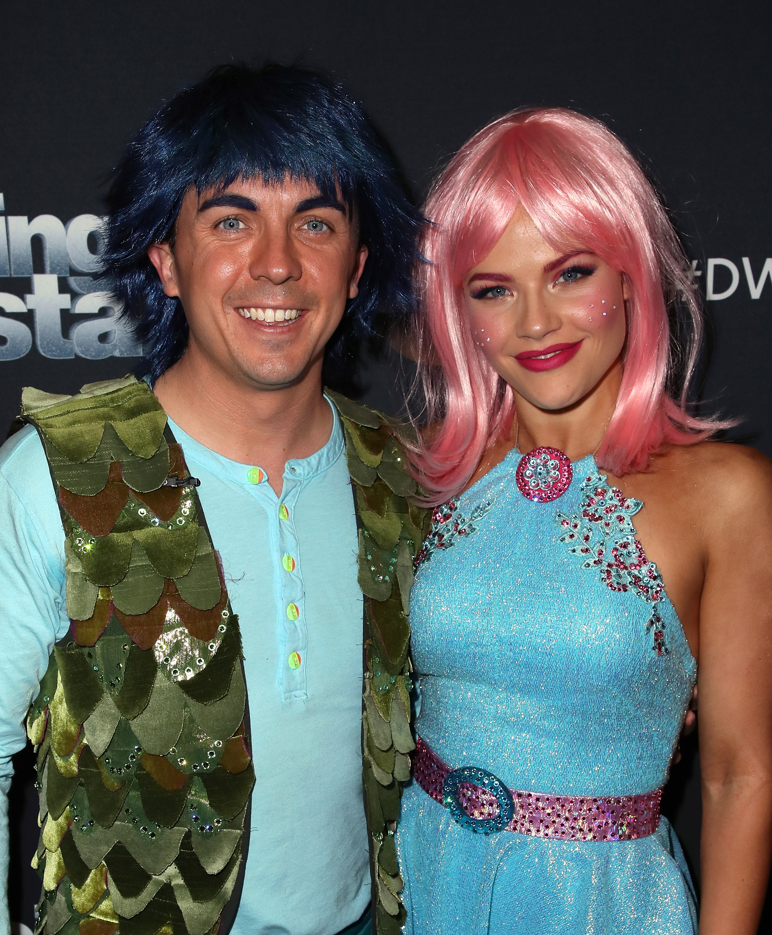 Frankie Muniz et Witney Carson posant lors de l'événement de la saison 25 de "Danse avec les stars", le 23 octobre 2017, à Los Angeles, en Californie. | Source : Getty Images