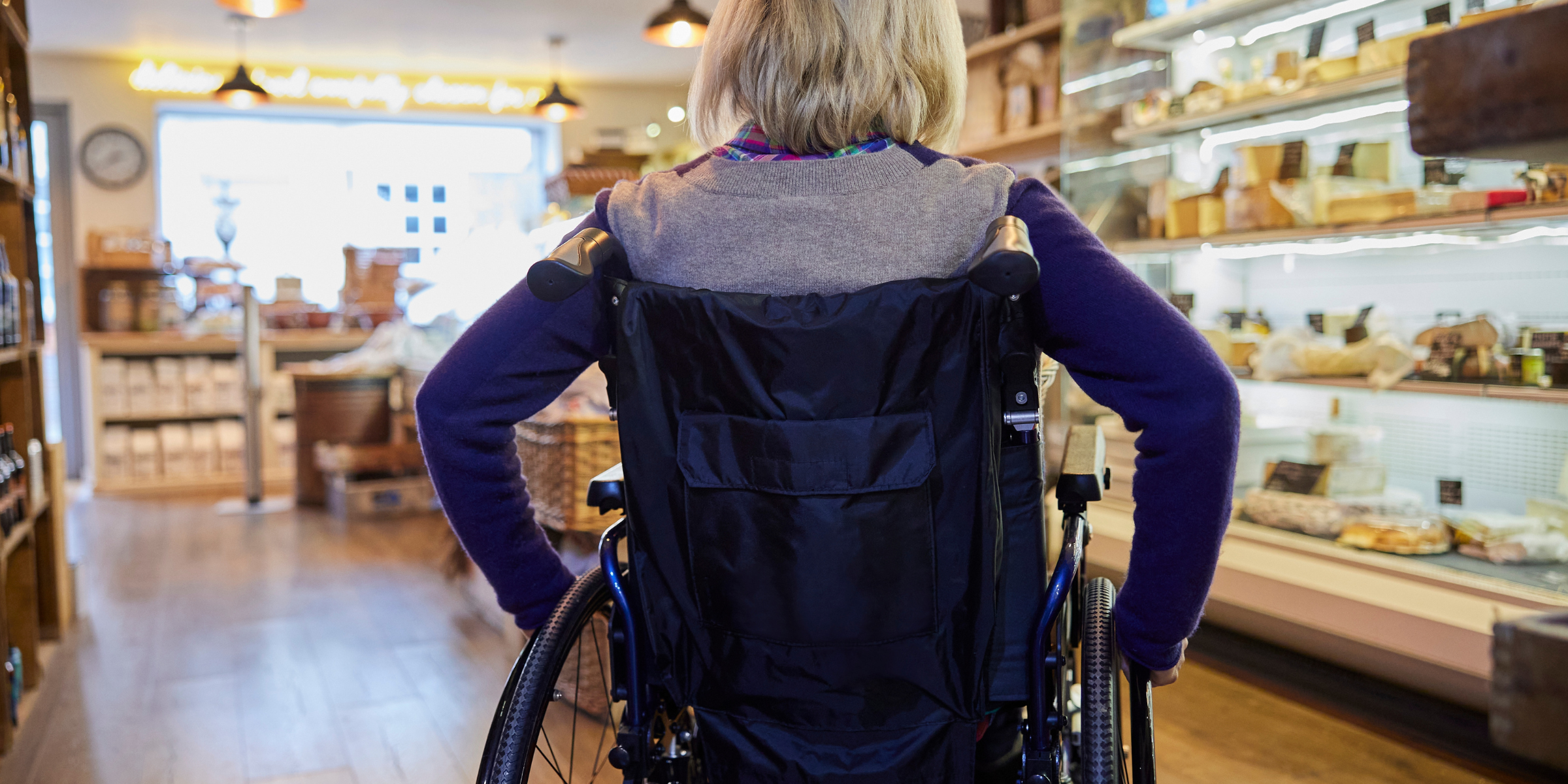 Une femme en fauteuil roulant | Source : Shutterstock