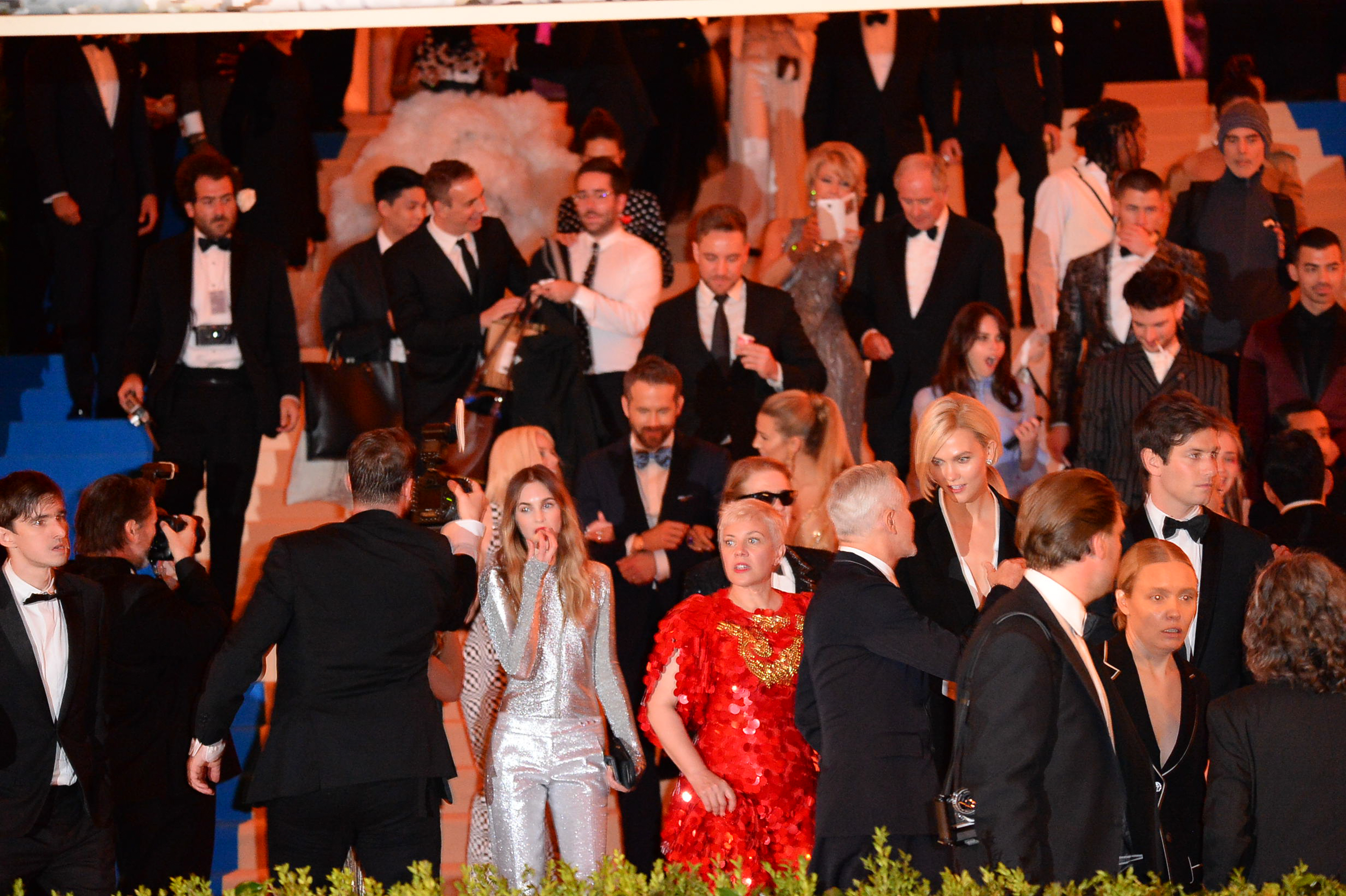 Une vue des invités sortant du gala du Met, le 1er mai 2017, à New York. | Source : Getty Images