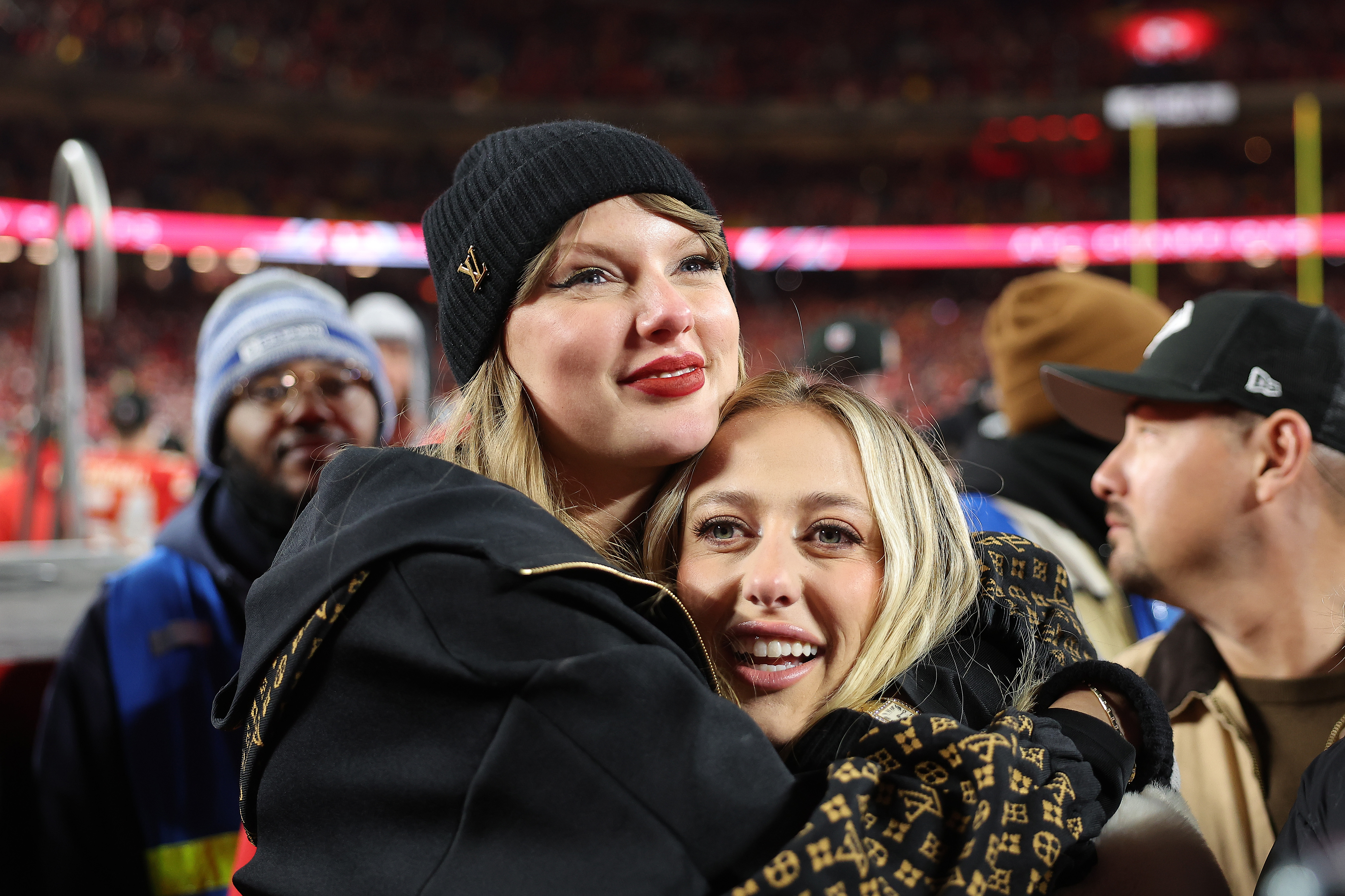 Taylor Swift et Brittany Mahomes lors du match de championnat AFC au GEHA Field at Arrowhead Stadium le 26 janvier 2025 à Kansas City, Missouri. | Source : Getty Images