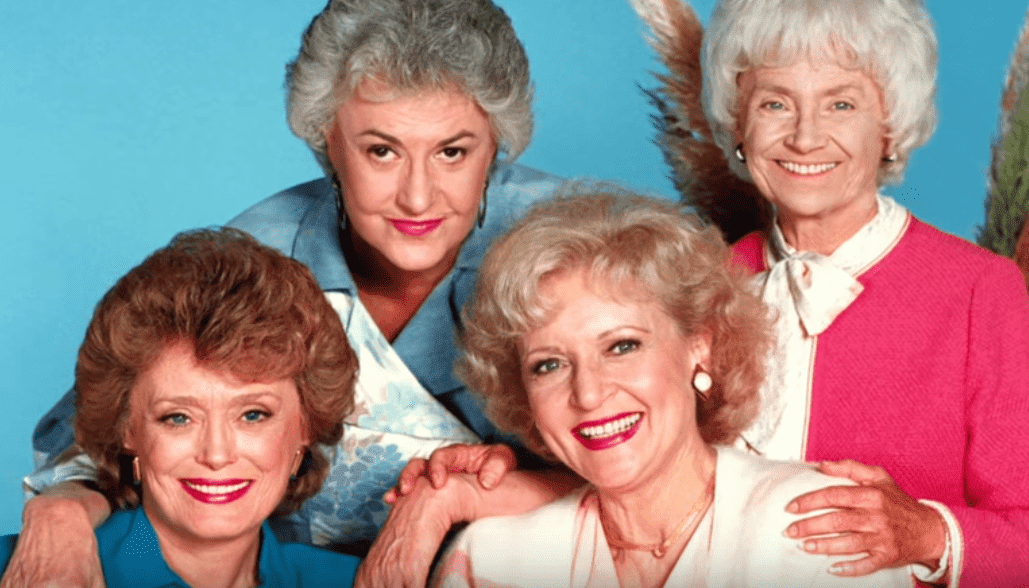 Photo promotionnelle de Betty White, Bea Arthur, Rue McClanahan et Estelle Getty pour "The Golden Girls". | Photo: Examen de YouTube / EveryShow