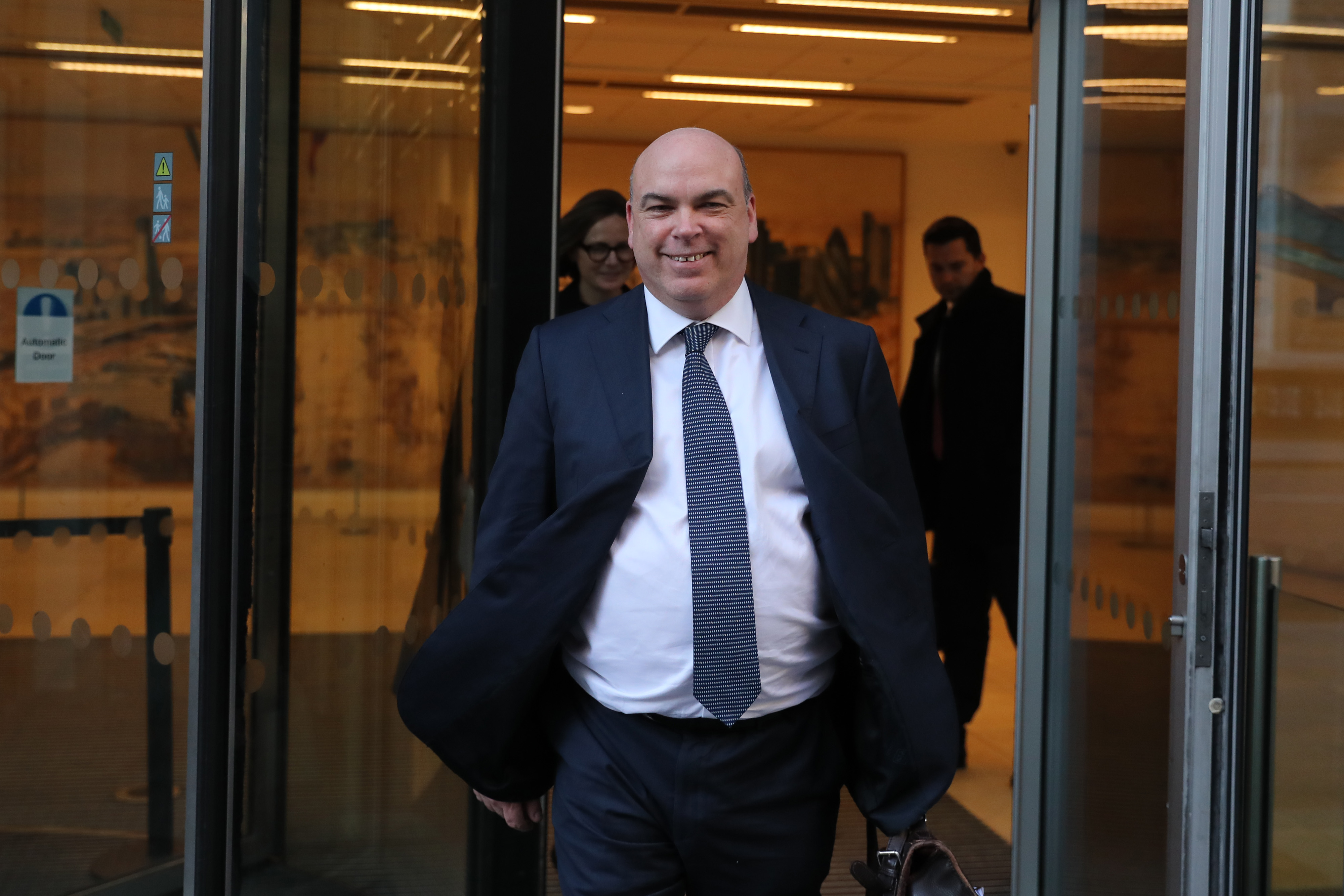 Mike Lynch, ancien directeur général d'Autonomy Corp, part après la journée d'audience au tribunal The Rolls Building à Londres, au Royaume-Uni, le lundi 25 mars 2019. | Source : Getty Images