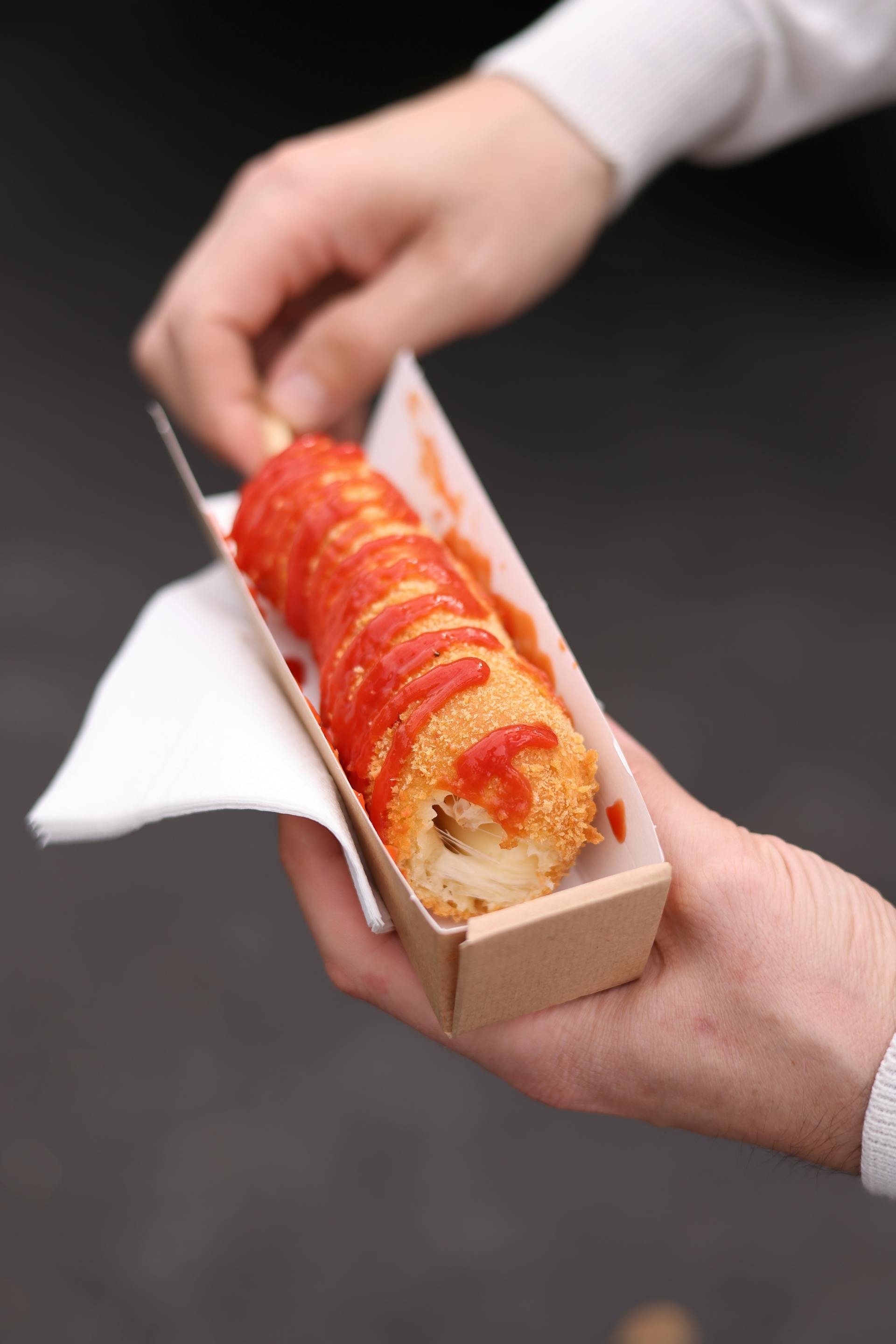 Un corndog | Source : Pexels