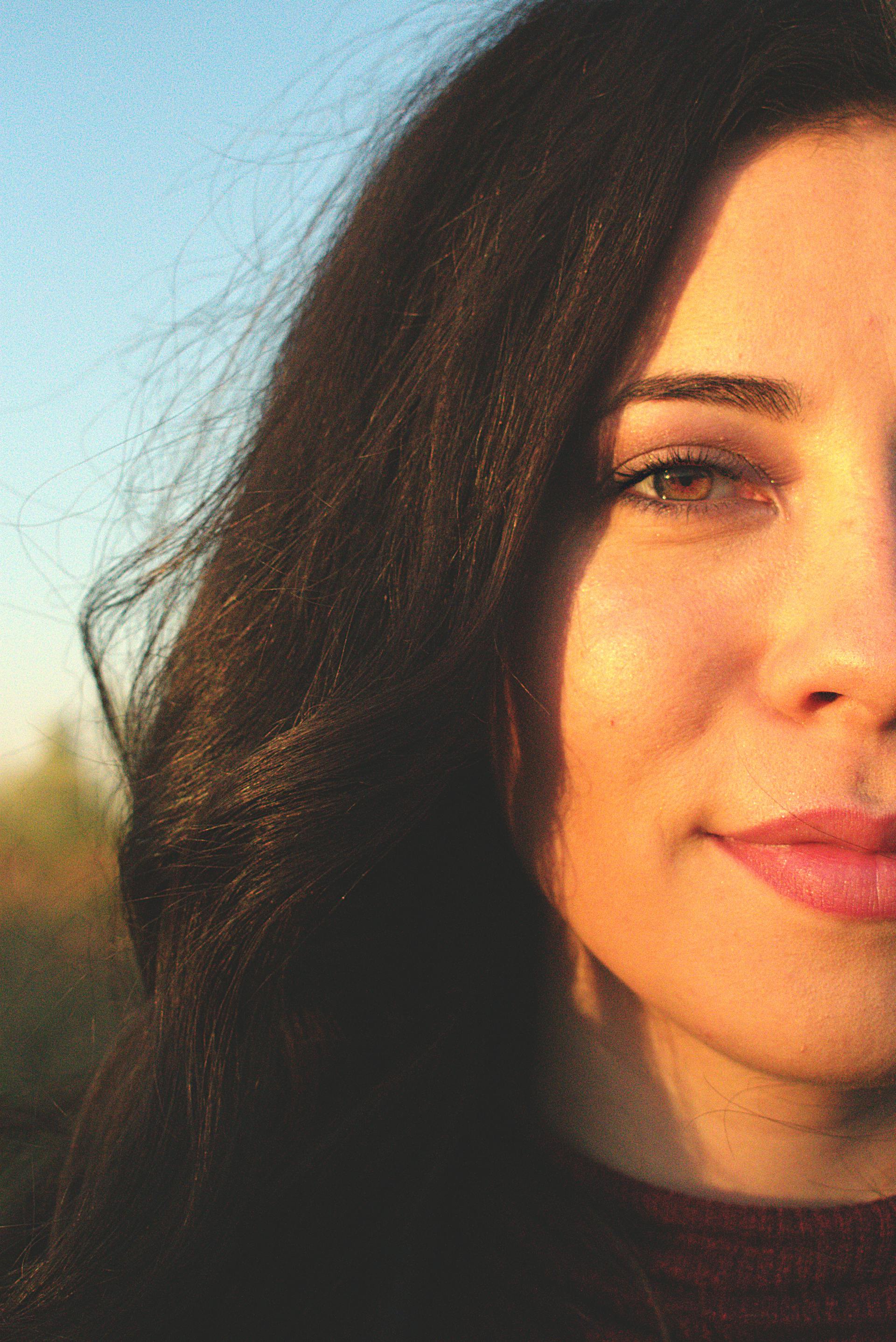Une femme souriante | Source : Pexels