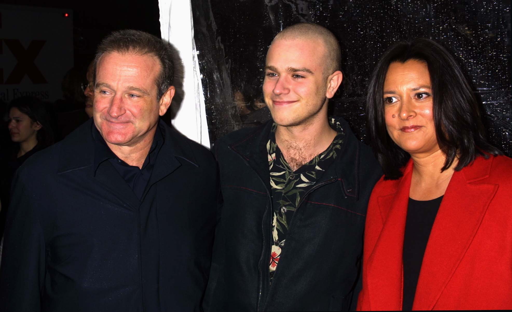 Robin Williams avec son fils Zak et sa femme Marsha lors de la première de "Death To Smoochy" le 26 mars 2002 au Ziegfeld Theatre à New York City, New York | Source : Getty Images