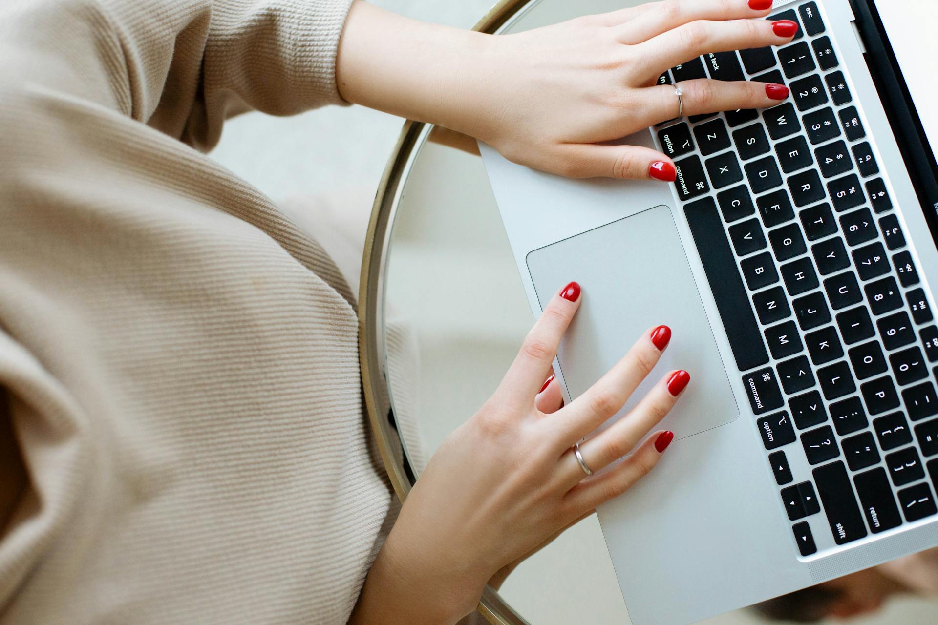 Une femme au travail | Source : Pexels