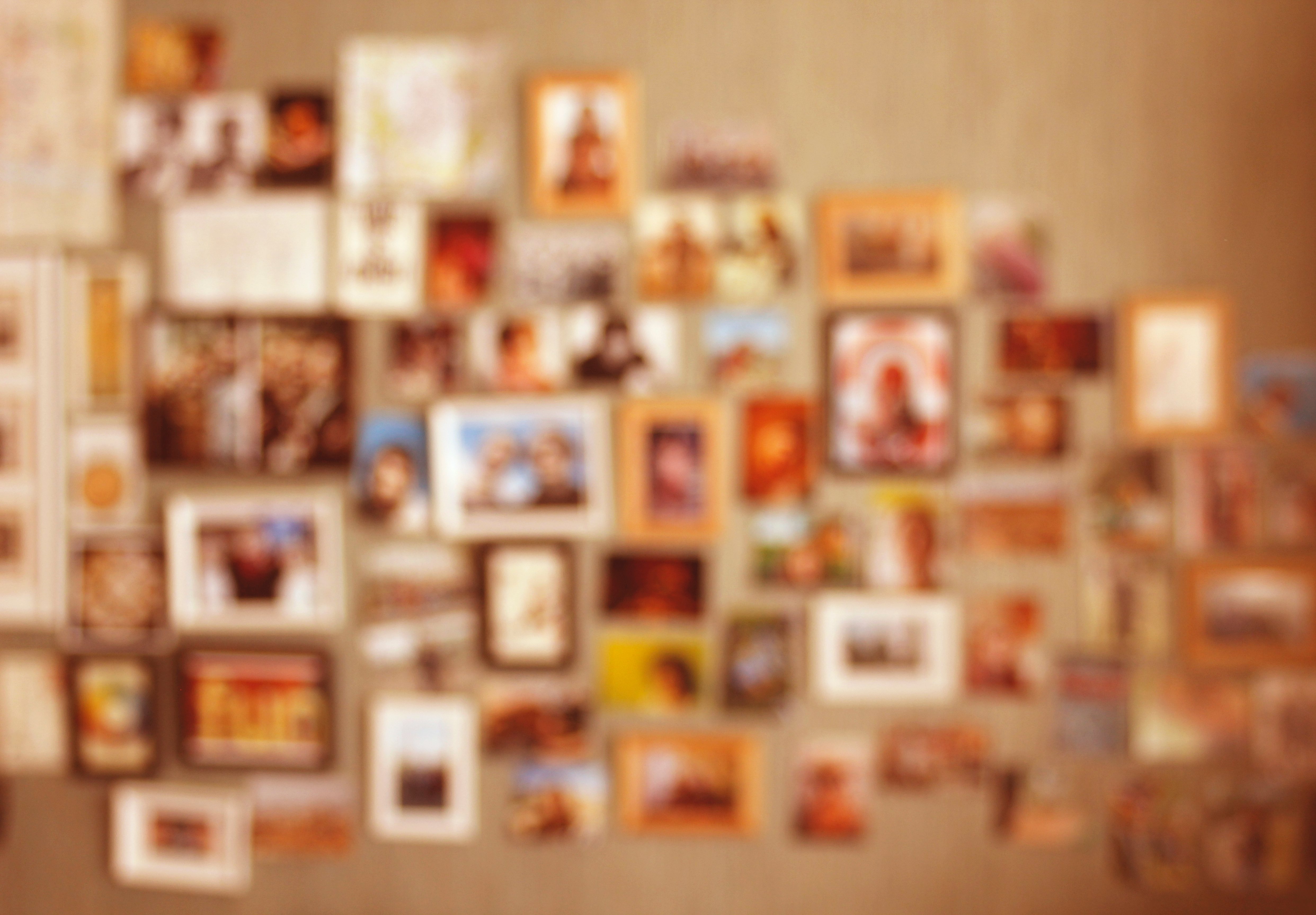 Collage de photos avec des personnes aimées | Source : Shutterstock