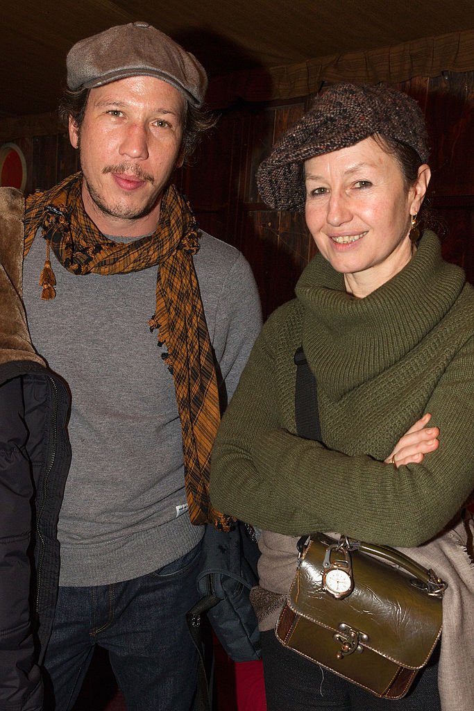 Catherine Schaub et un proche le 9 janvier 2013 à Paris. | Photo : Getty Images