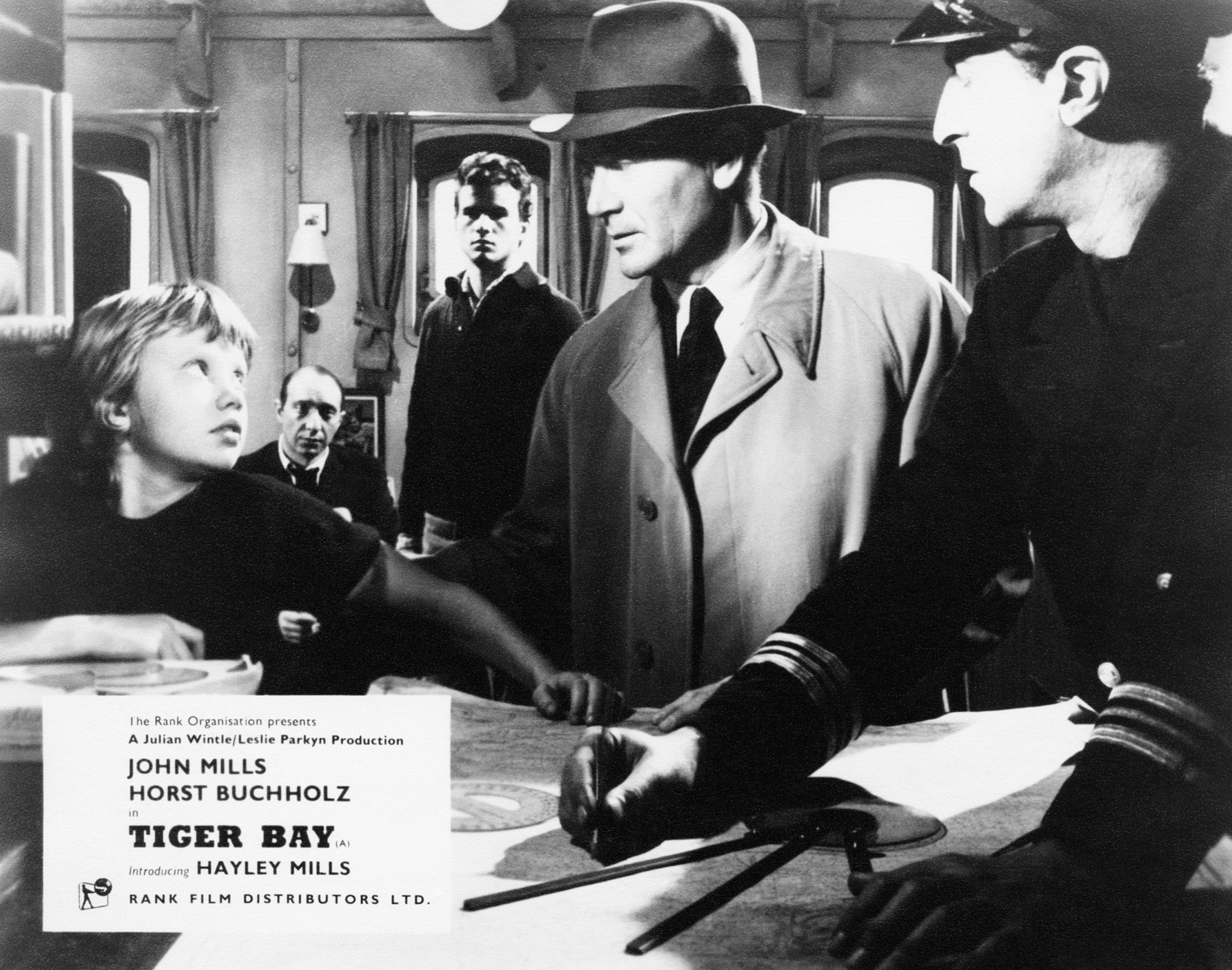 L'actrice, son père et Horst Buchholz | Source : Getty Images