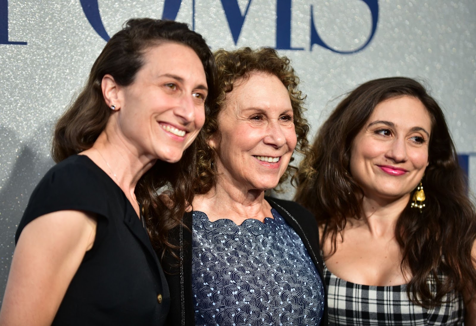 Lucy DeVito, Rhea Perlman et Grace DeVito lors de la première de "Poms" le 1er mai 2019, à Los Angeles, en Californie. | Source : Getty Images