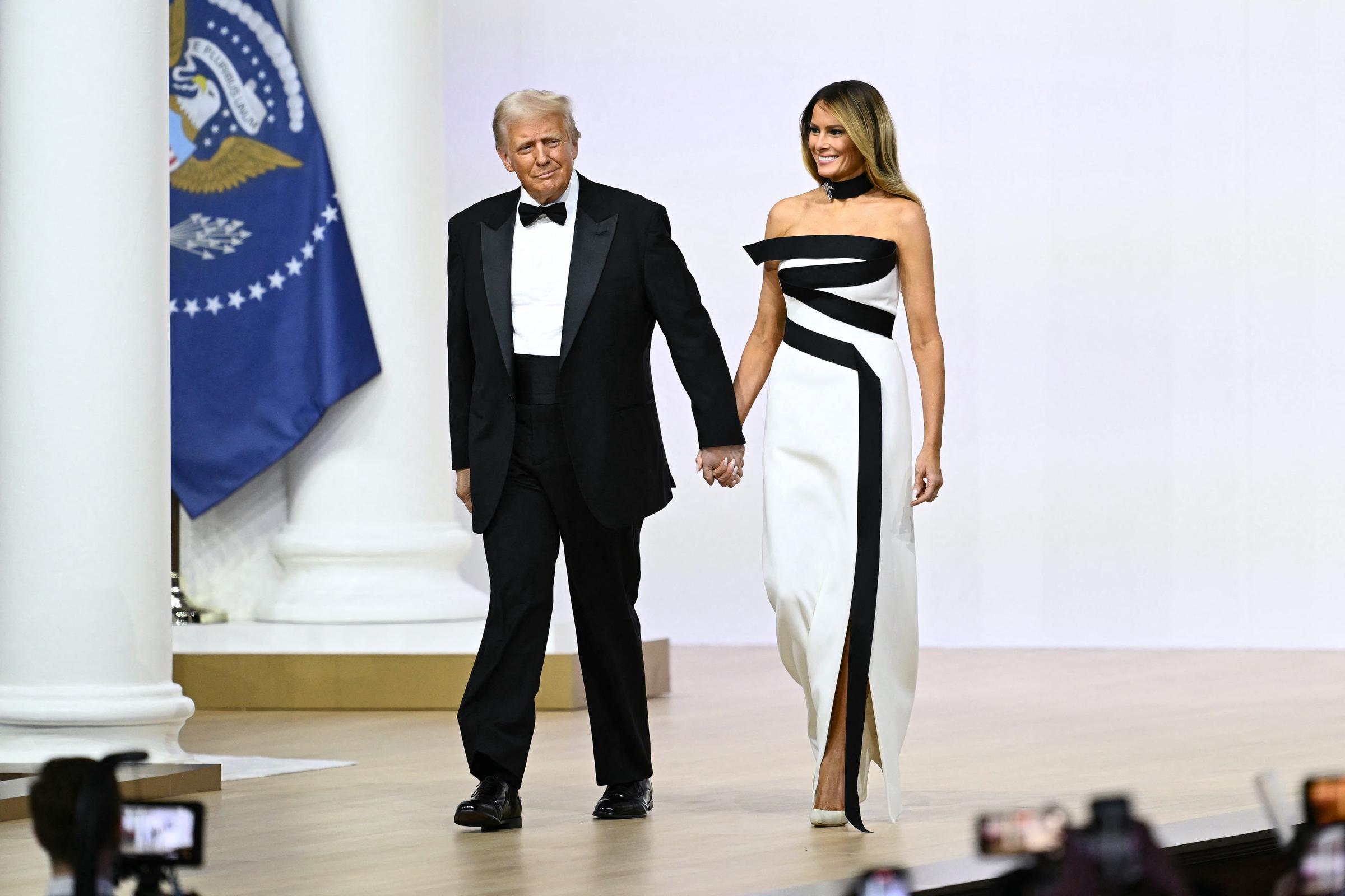 Le président américain Donald Trump et la première dame Melania Trump arrivent au Liberty Inaugural Ball  à Washington, DC, le 20 janvier 2025 | Source : Getty Images