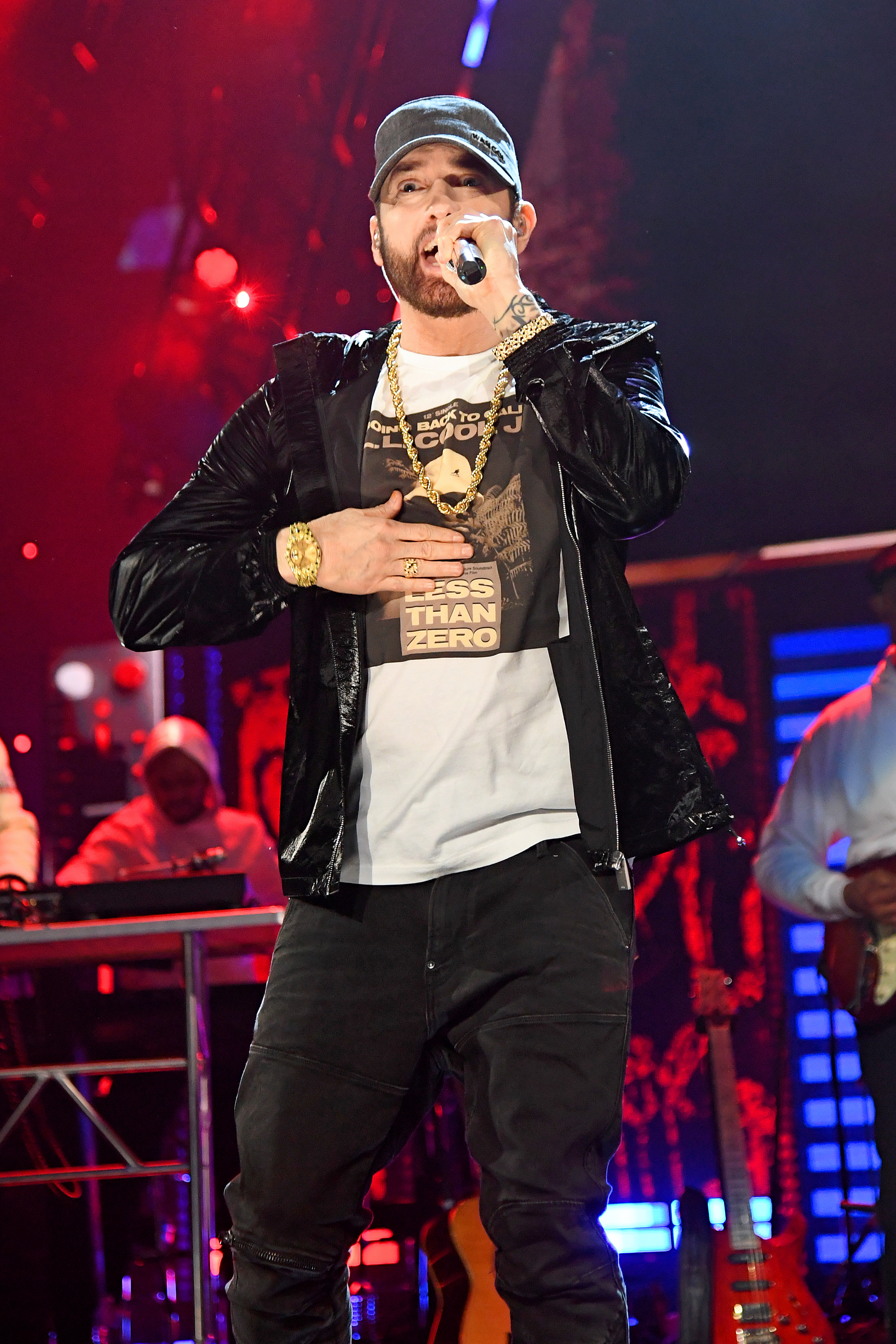 Eminem se produit lors de la 36e cérémonie annuelle d'intronisation au Rock &amp; Roll Hall Of Fame, le 30 octobre 2021 à Cleveland, Ohio | Source : Getty Images
