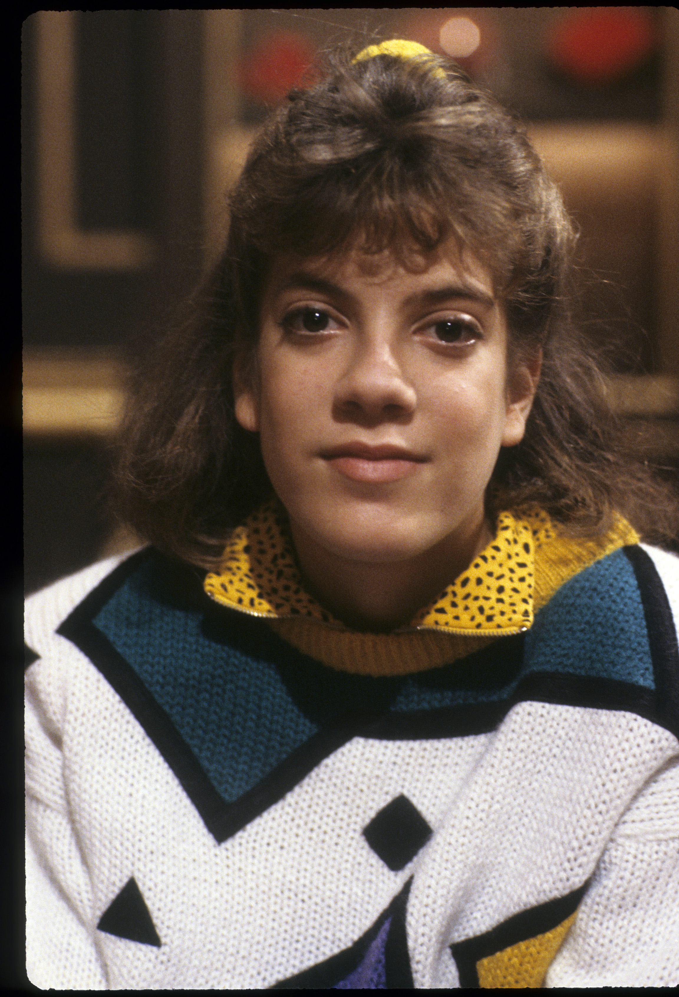 Tori Spelling sur le plateau de "Hotel" en 1987 | Source : Getty Images