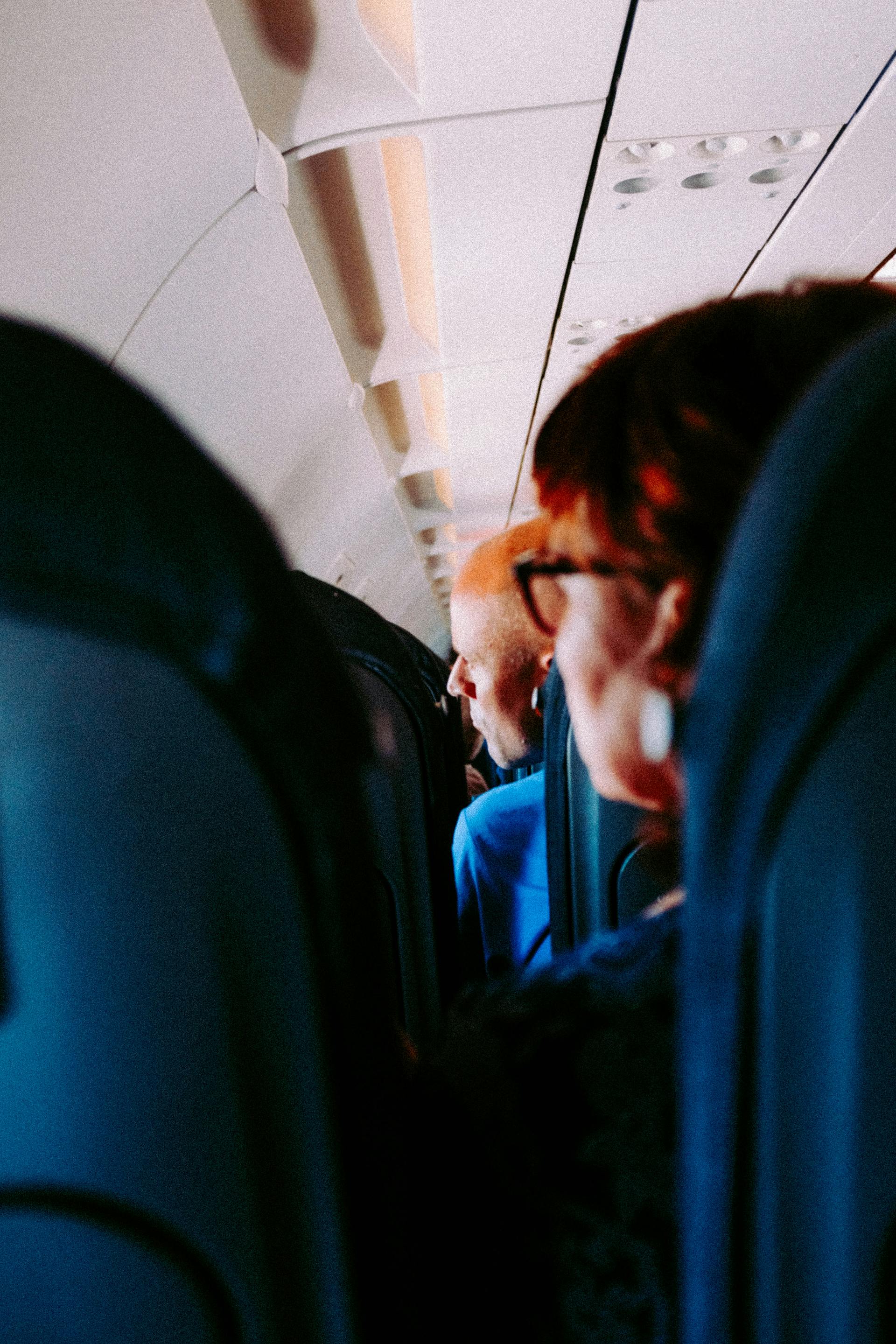 Des personnes assises dans un avion | Source : Pexels