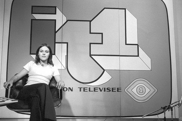 La journaliste Marie-Laure Augry à TF1 le 27 aout 1975, Paris, France.|Photo : Getty Images