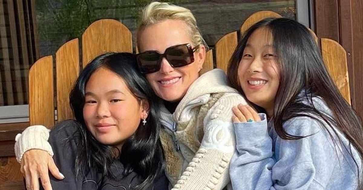 Laeticia Hallyday et ses deux filles, Joy et Jade. | Source : instagram.com/lhallyday