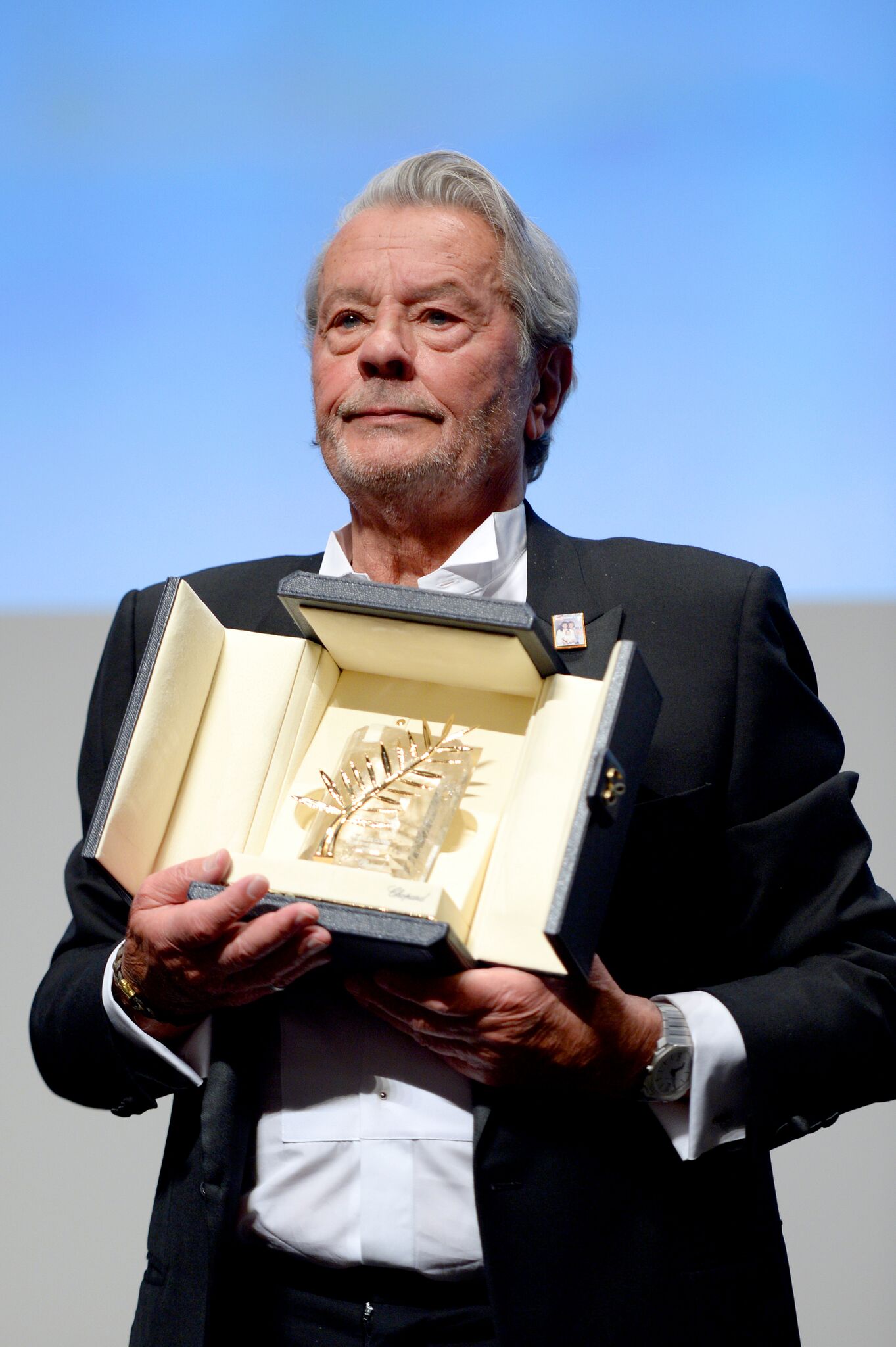 Alain Delon et sa Palme d'honneur. l Source : Getty Images