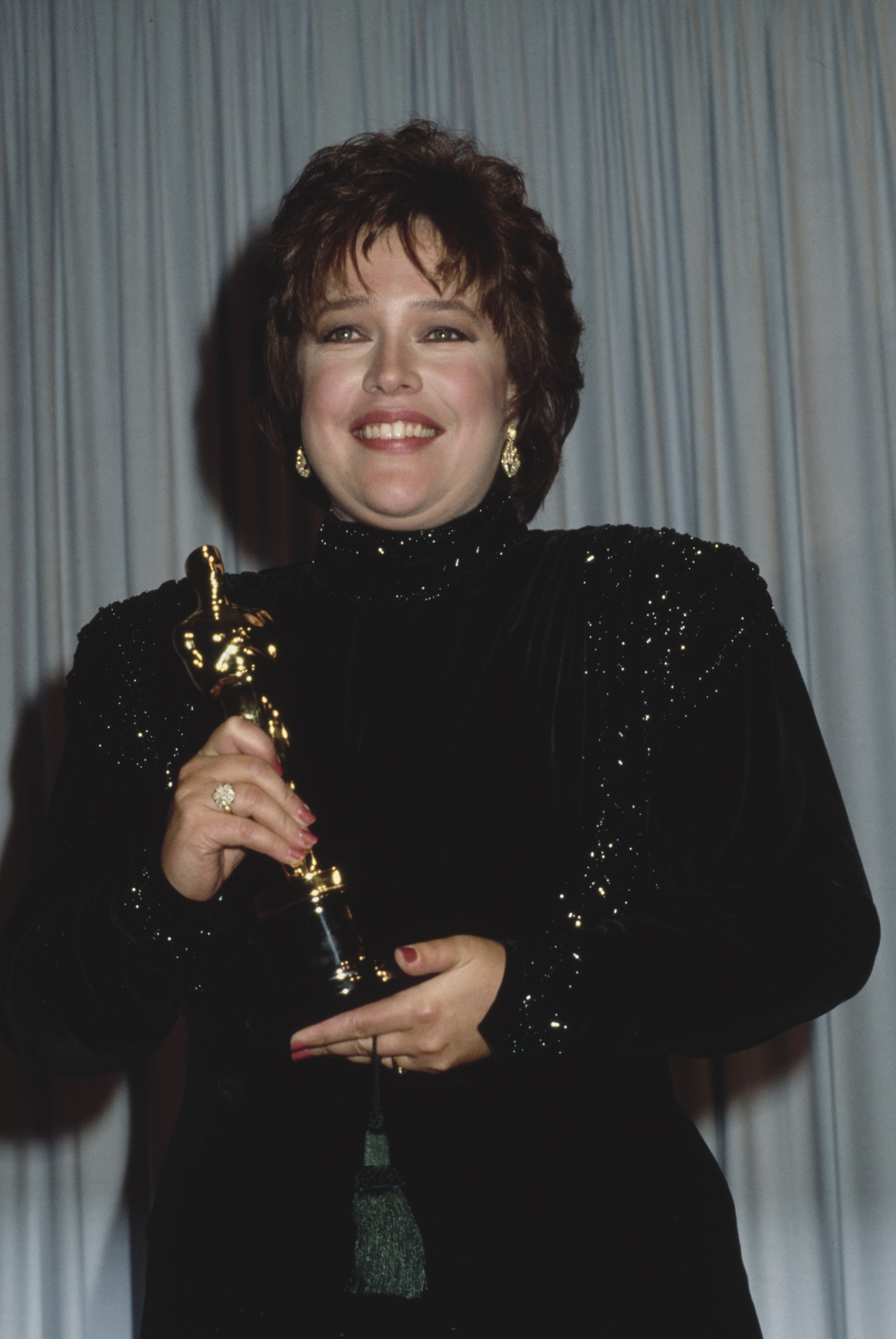 Kathy Bates dans la salle de presse de la 63e cérémonie des Oscars, qui s'est tenue au Shrine Auditorium de Los Angeles, Californie, le 25 mars 1991 | Source : Getty Images