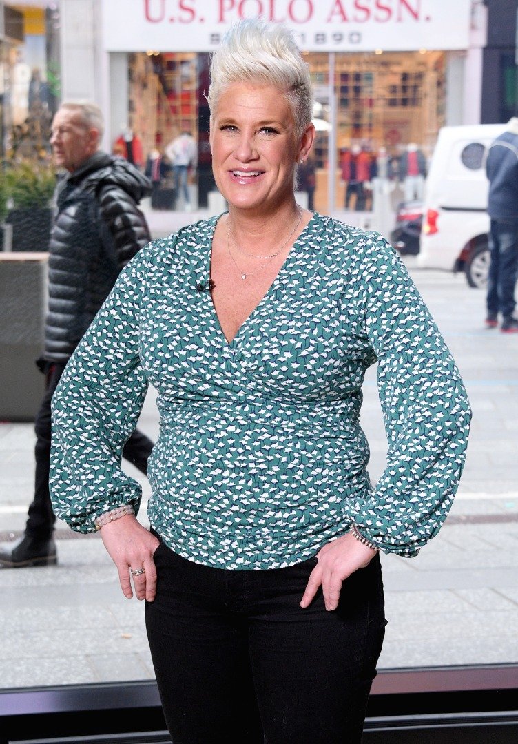 La personnalité de la télévision, la chef Anne Burrell, visite 'Extra' au Levi's Store Times Square le 11 février 2019 à New York. | Source : Getty Images