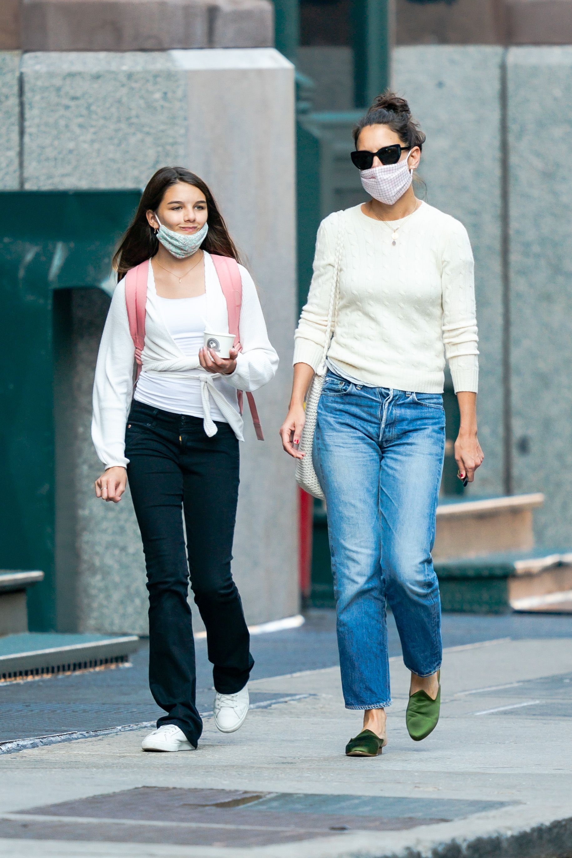 Suri Cruise et Katie Holmes le 08 septembre 2020 à New York. | Source : Getty Images