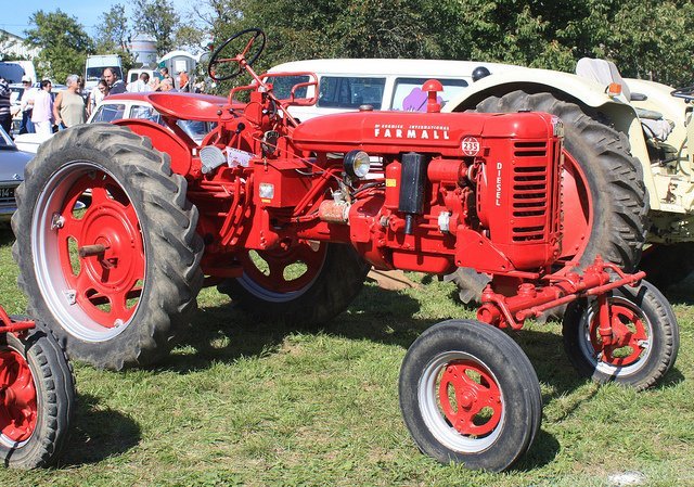 Un tracteur rouge. l Source: Flickr