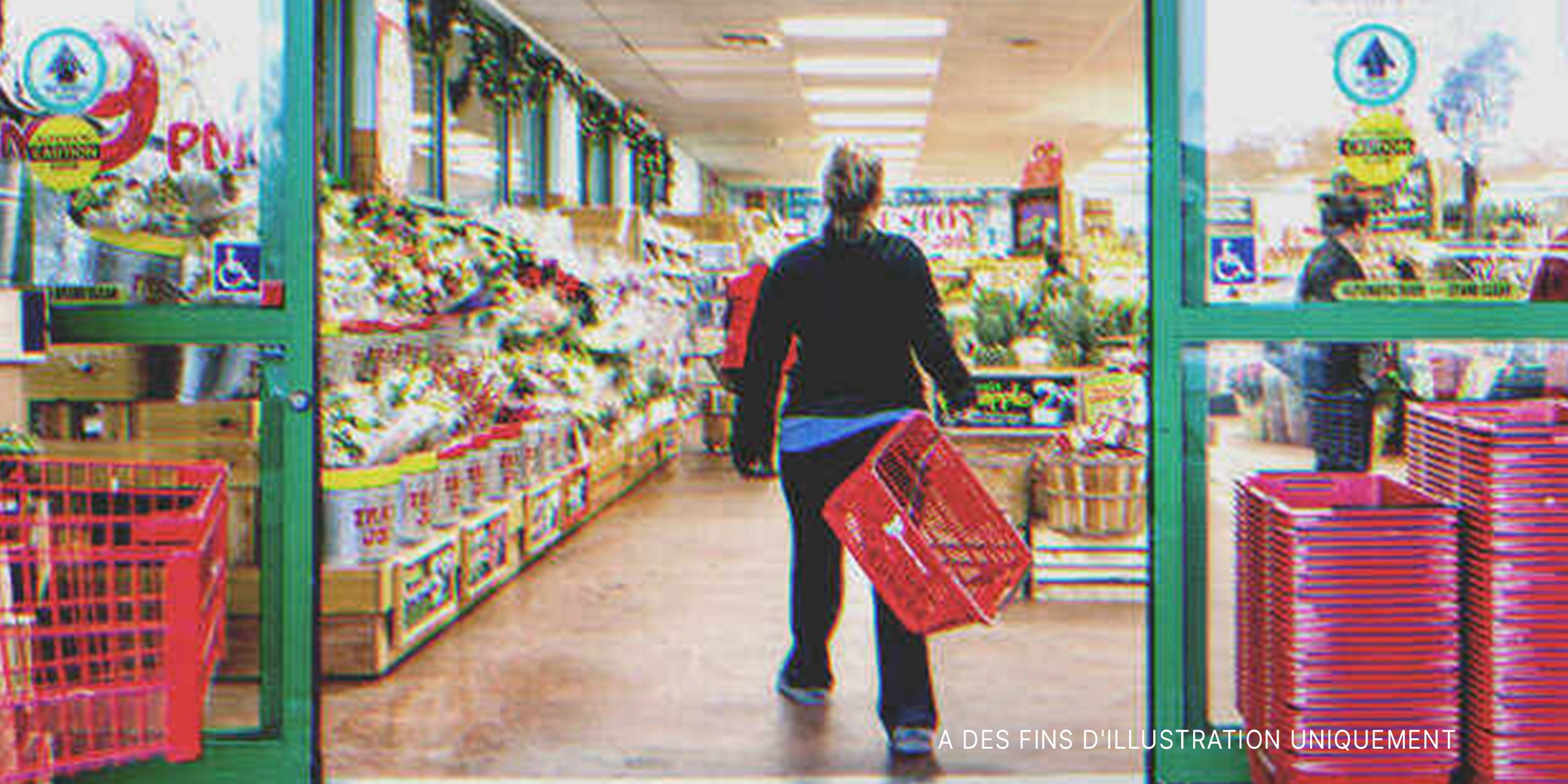 Une femme dans un supermarché | Photo : Shutterstock