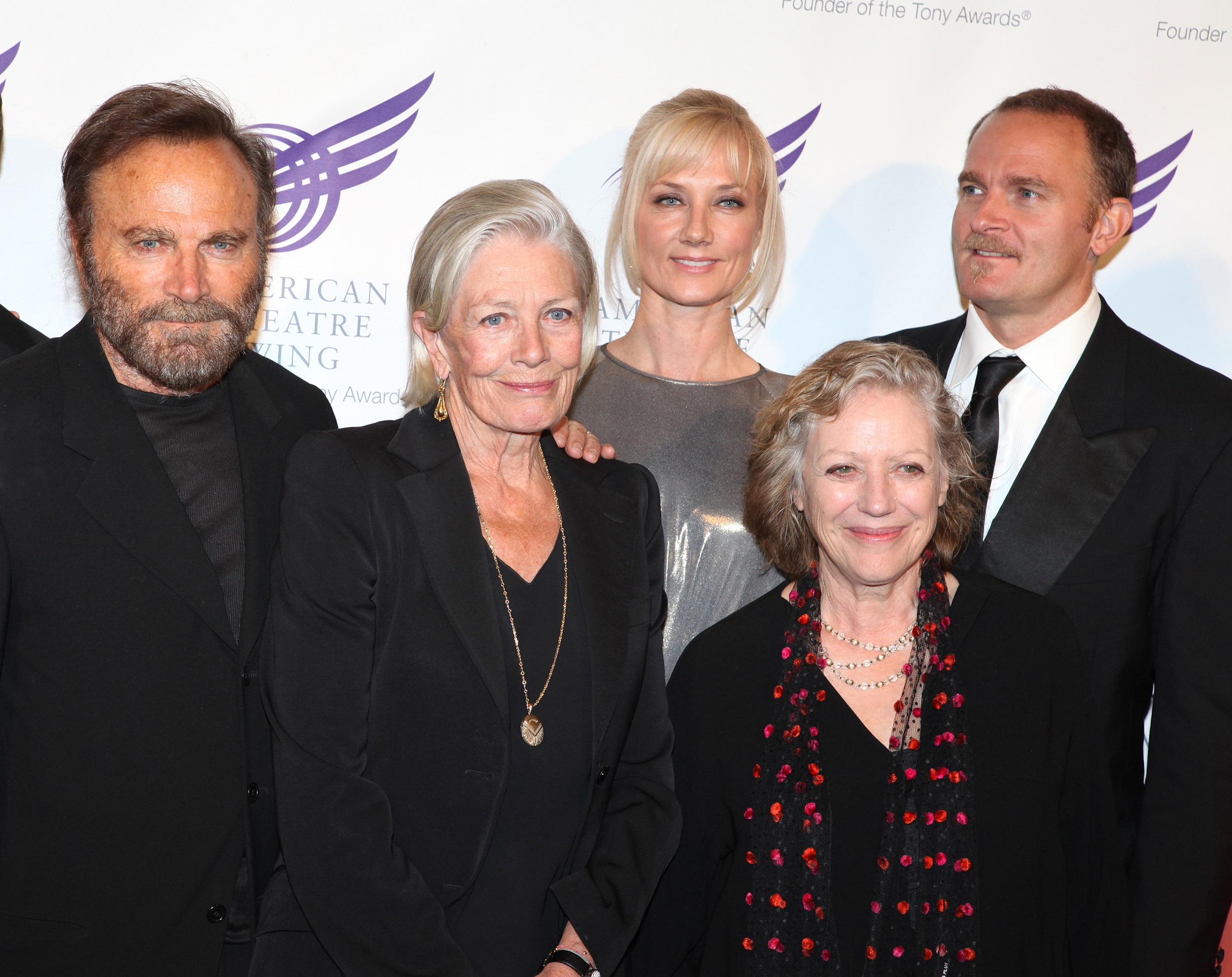 Franco Nero, l'actrice, Joely Richardson, Kika Markham et Carlo Gabriel Nero lors du gala annuel de l'American Theatre Wing à l'hôtel Plaza le 24 septembre 2012 à New York | Source : Getty Images