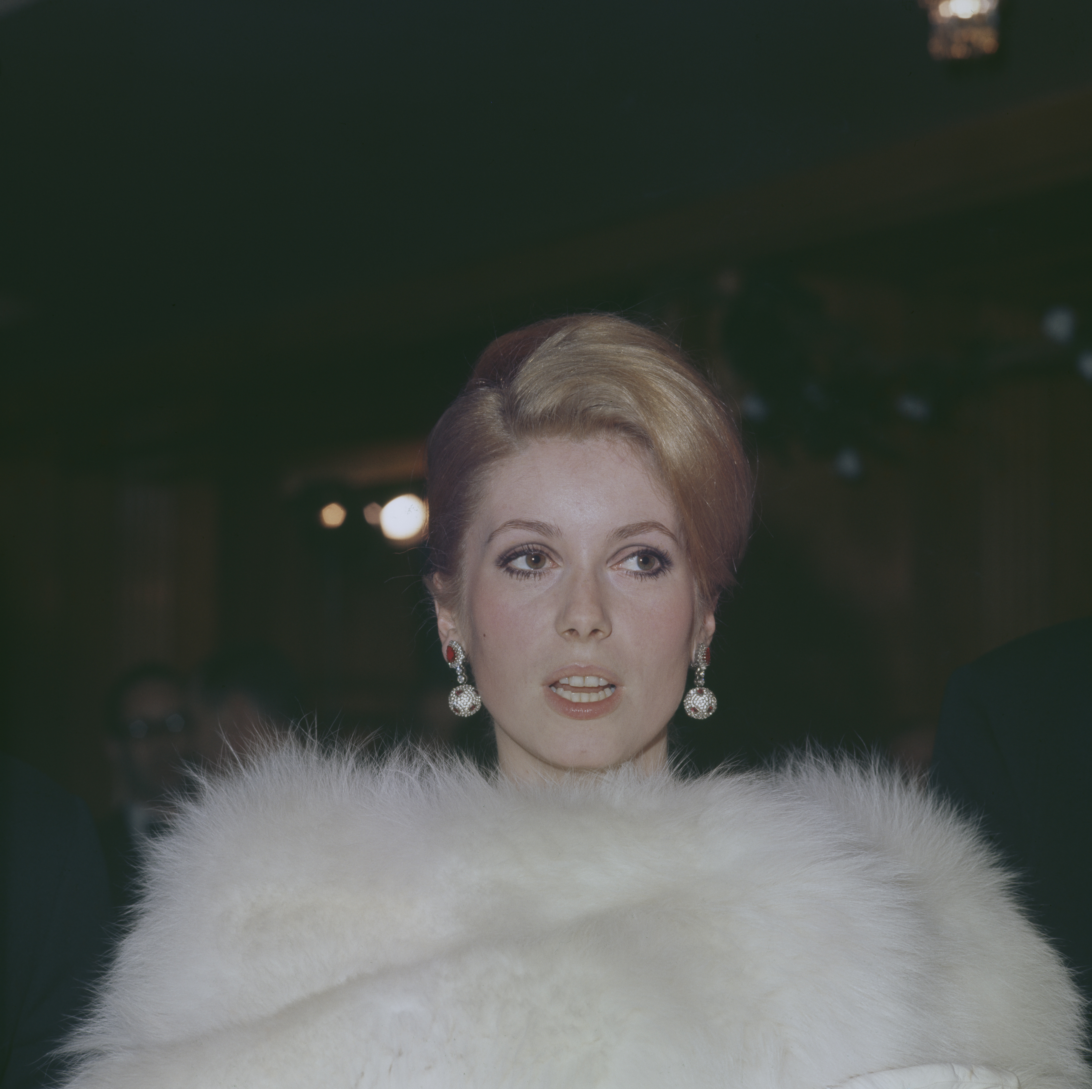 L'actrice française lors de la représentation du film royal "Vivre libre" le 14 mars 1966, à Londres, en Angleterre. | Source : Getty Images