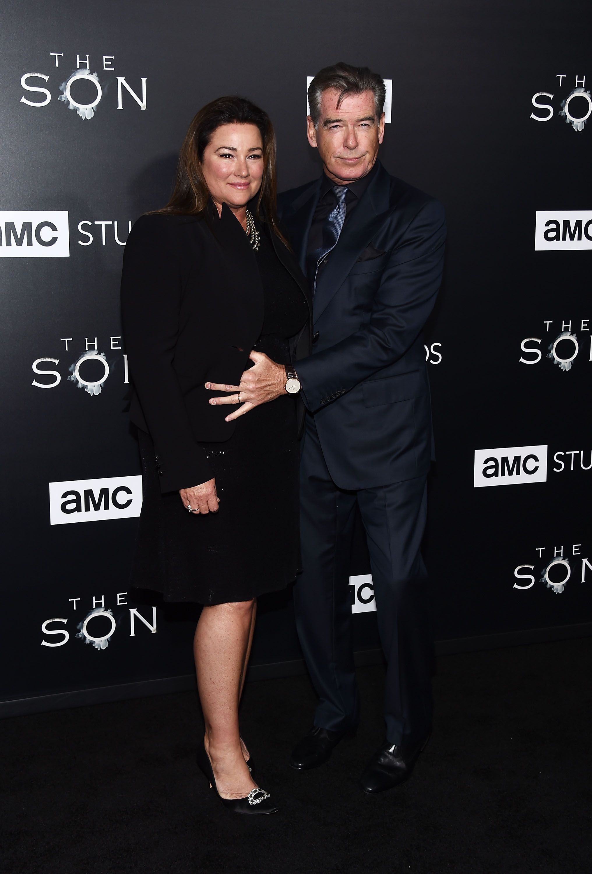Pierce Brosnan et Keely Shaye Brosnan lors de la première de la série "The Son" d'AMC à l'ArcLight Hollywood le 3 avril 2017, à Hollywood, en Californie. | Source : Getty Images