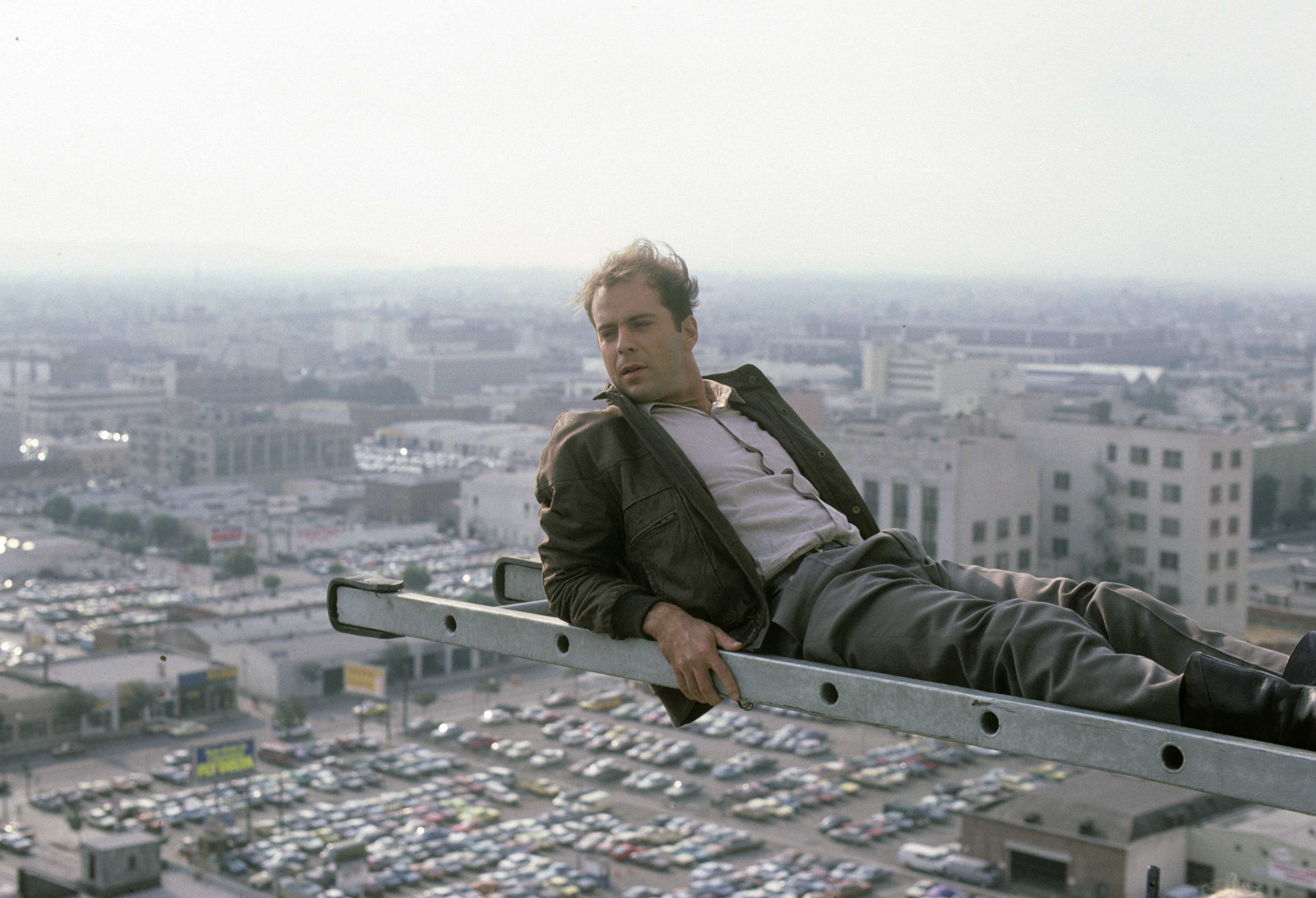 Bruce Willis pour le pilote de "Clair de lune" en 1985 | Source : Getty Images