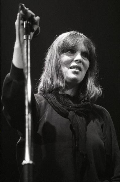 Nico (Christa Päffgen) en live sur scène à De Lanteren, Rotterdam en Hollande le 18 mai 1984. | Photo : Getty Images