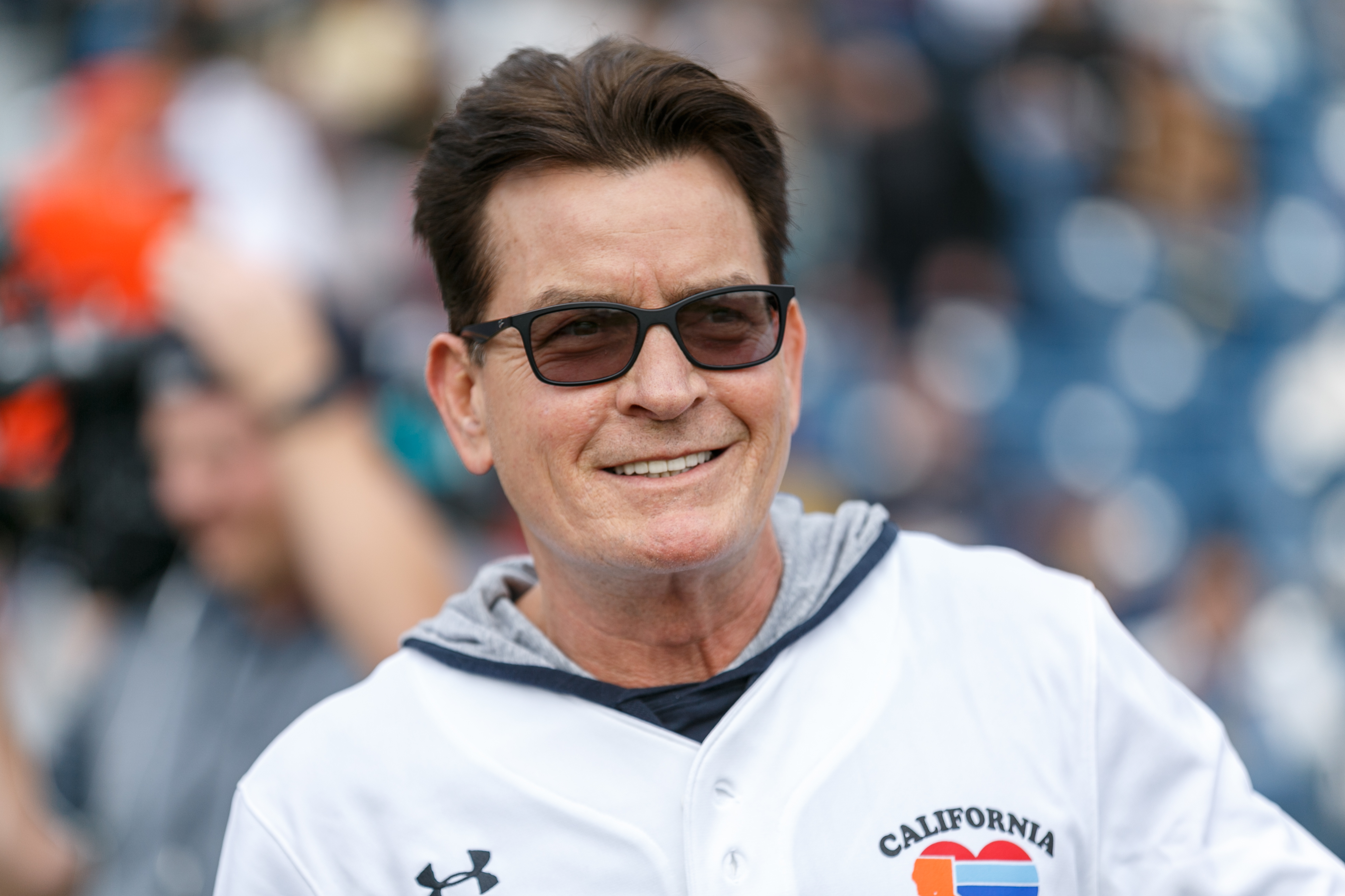 Charlie Sheen assiste à un match de softball le 13 janvier 2019 | Source : Getty Images