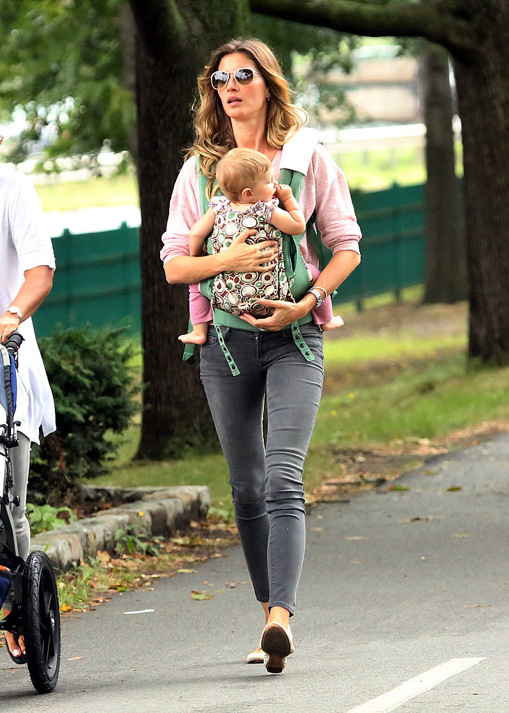 Gisele Bundchen a emmené ses enfants Benjamin Brady, Vivian Lake Brady et son beau-fils Jack Moynihan au parc le 02 septembre 2013 à Boston, Massachusetts. (Photo by Stickman/Bauer-Griffin/GC Images)