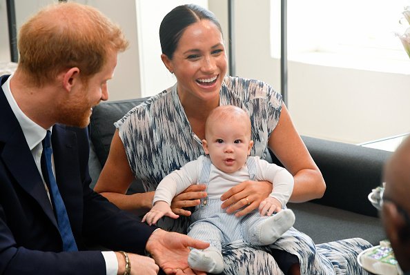 Le prince Harry, le duc de Sussex, Meghan, la duchesse de Sussex et leur bébé Archie Mountbatten-Windsor rencontrent l'archevêque Desmond Tutu et sa fille Thandeka Tutu-Gxashe à la Desmond & Leah Tutu Legacy Foundation lors de leur tournée royale en Afrique du Sud le 25 septembre 2019 à Cape Town, Afrique du Sud | Photo: Getty Images