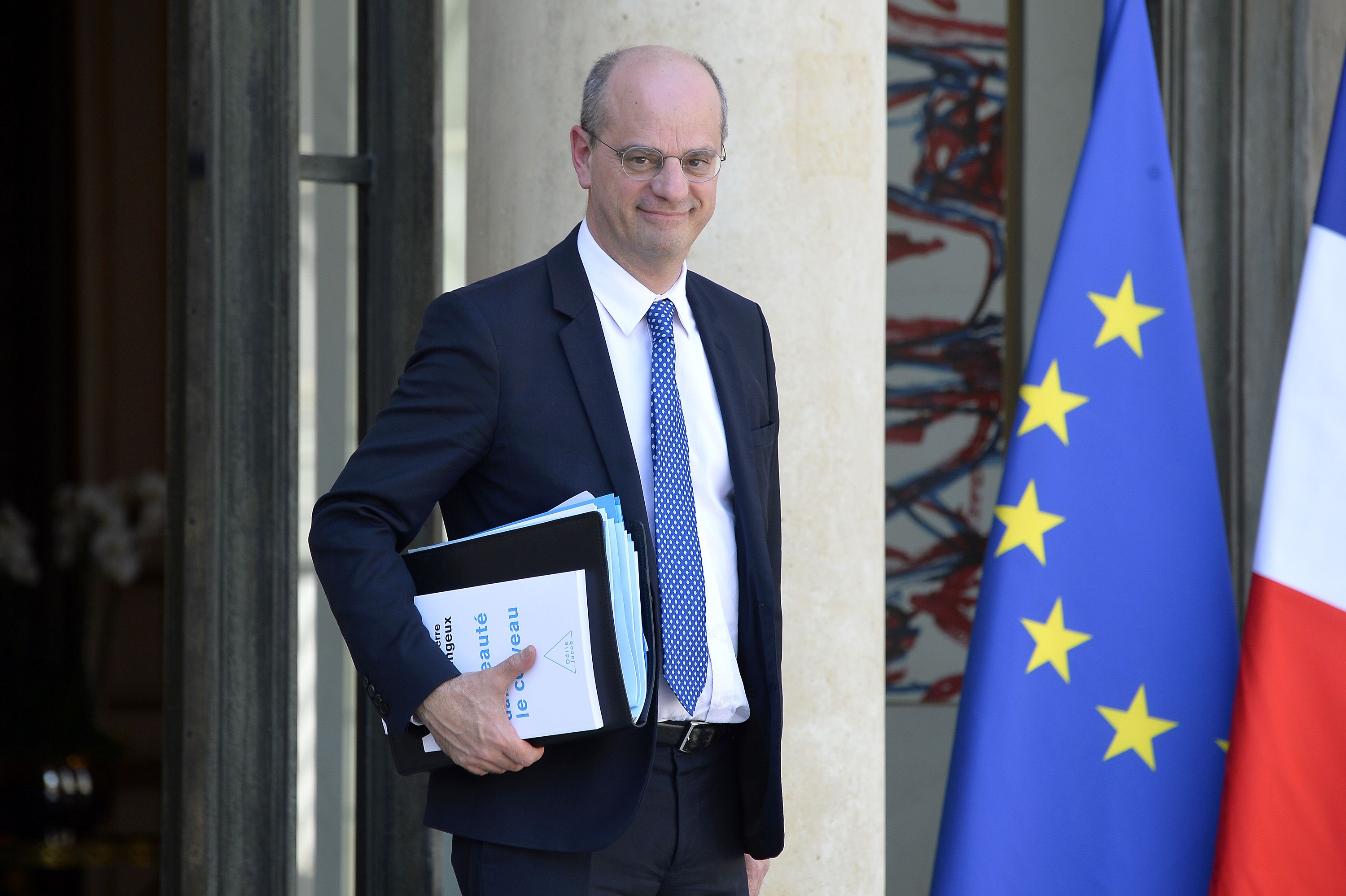 Jean-Michel Blanquer quitte l'Elysée après la réunion hebdomadaire du cabinet le 20 avril 2018 à Paris, France. | Sources : Getty Images
