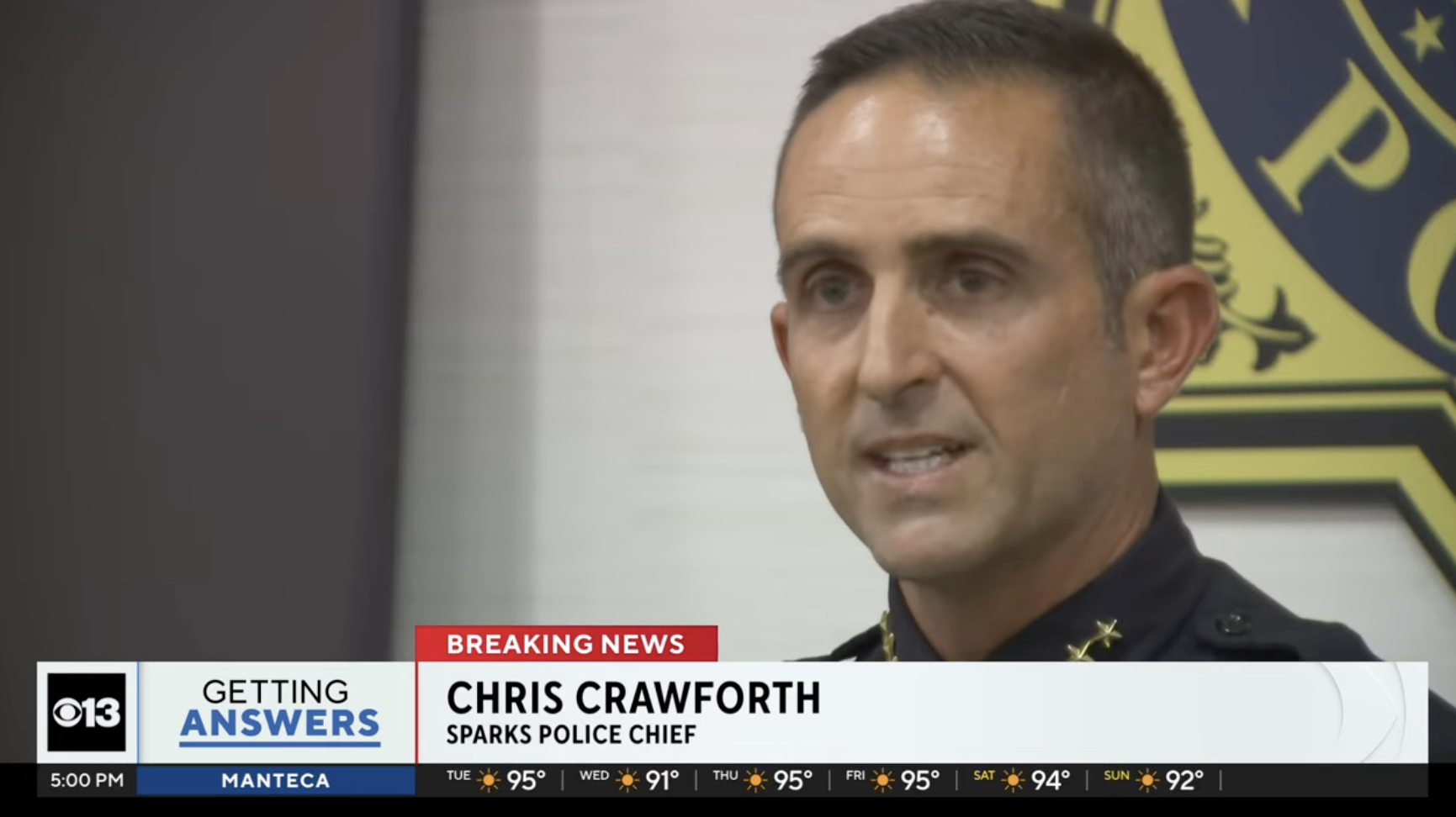 Le chef de la police de Sparks, Chris Crawforth, s'exprime lors d'une conférence de presse à la suite de la fusillade survenue au Grand Sierra Hotel de Reno, au Nevada, le 28 juillet 2025. | Source : YouTube/CBS News Sacramento